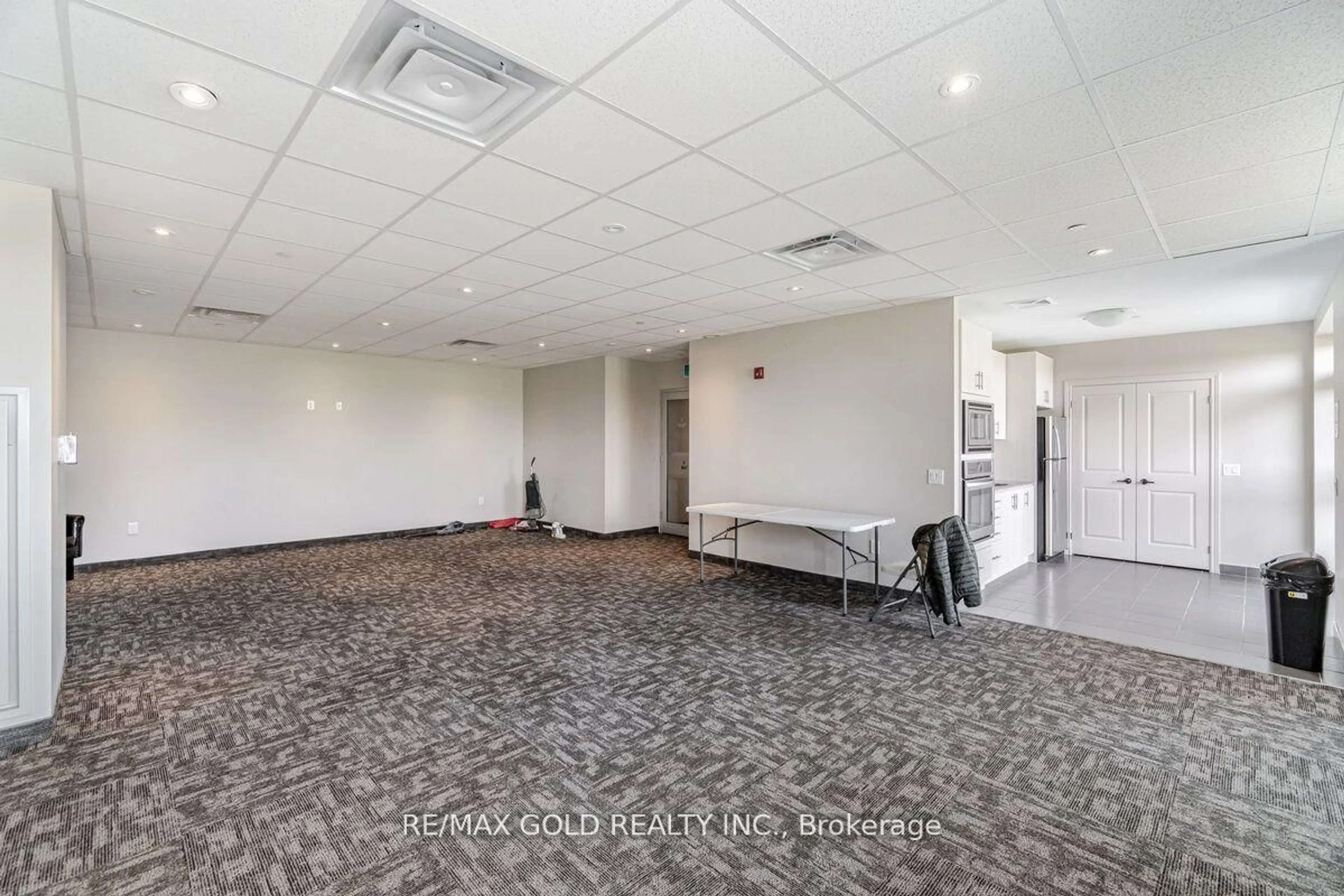 Indoor foyer for 39 New Delhi Dr #203, Markham Ontario L3S 0E1