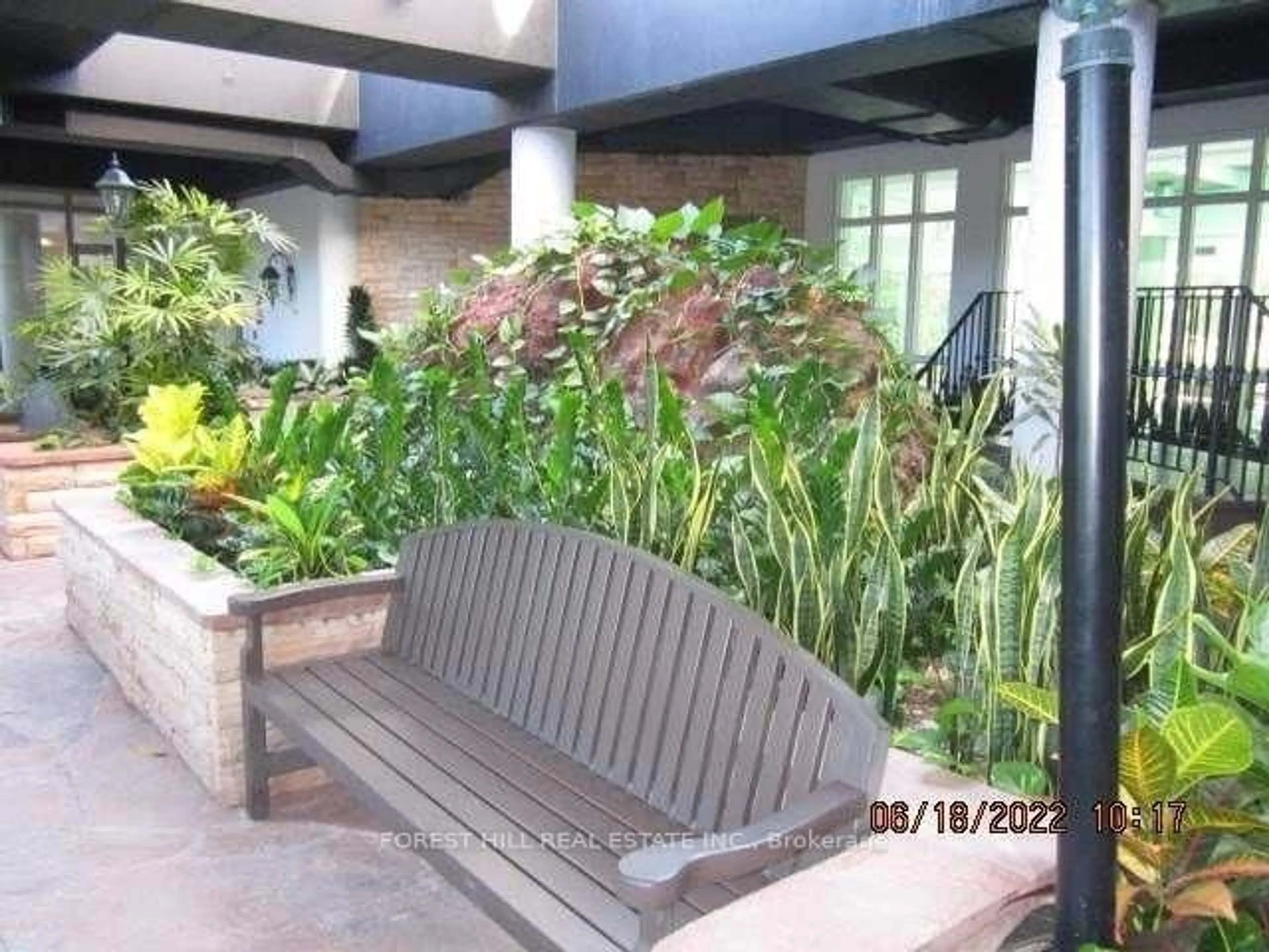 Patio, street for 11 Townsgate Dr #1008, Vaughan Ontario L4J 8G4