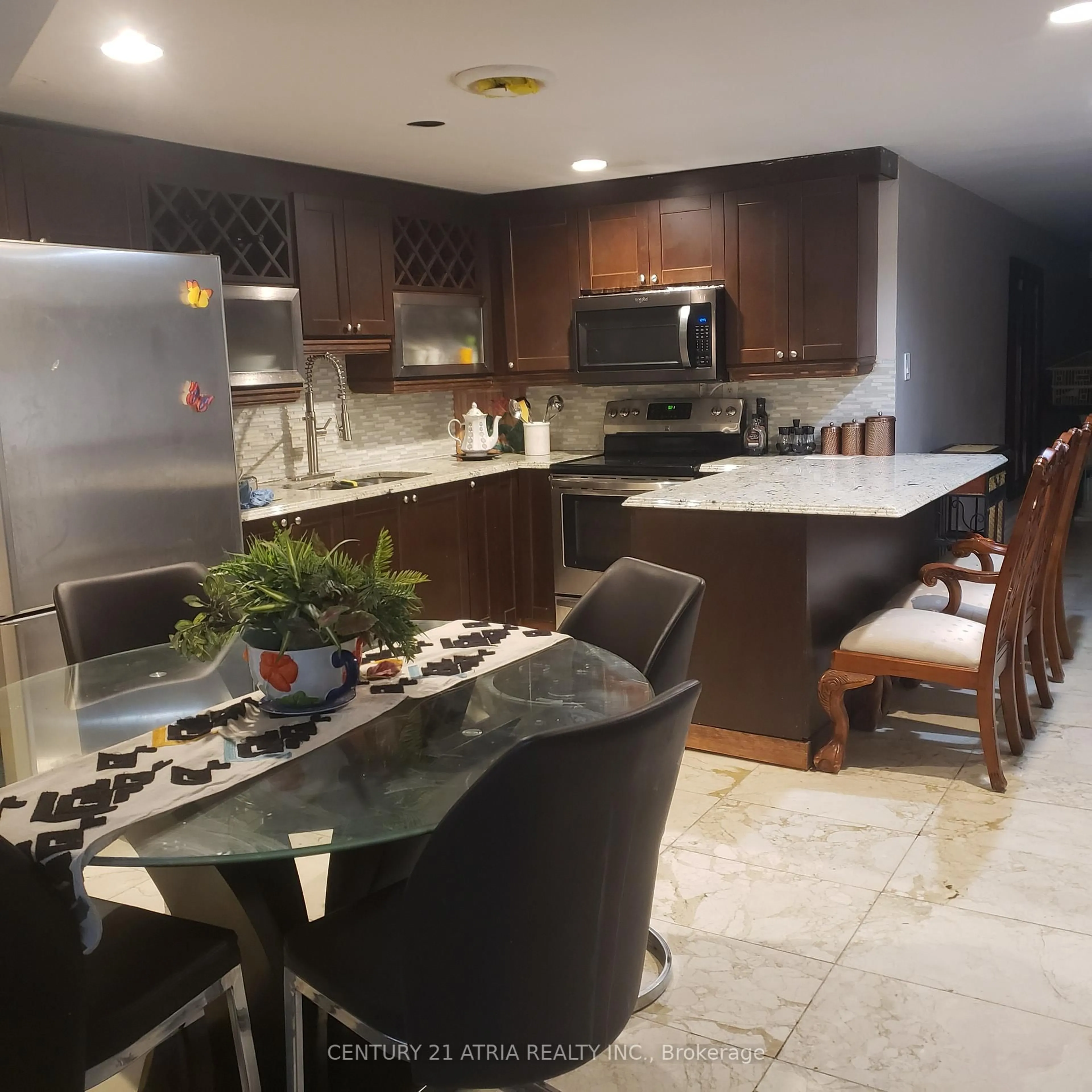 Open concept kitchen, ceramic/tile floor for 71 Laureleaf Rd, Markham Ontario L3T 2Y3