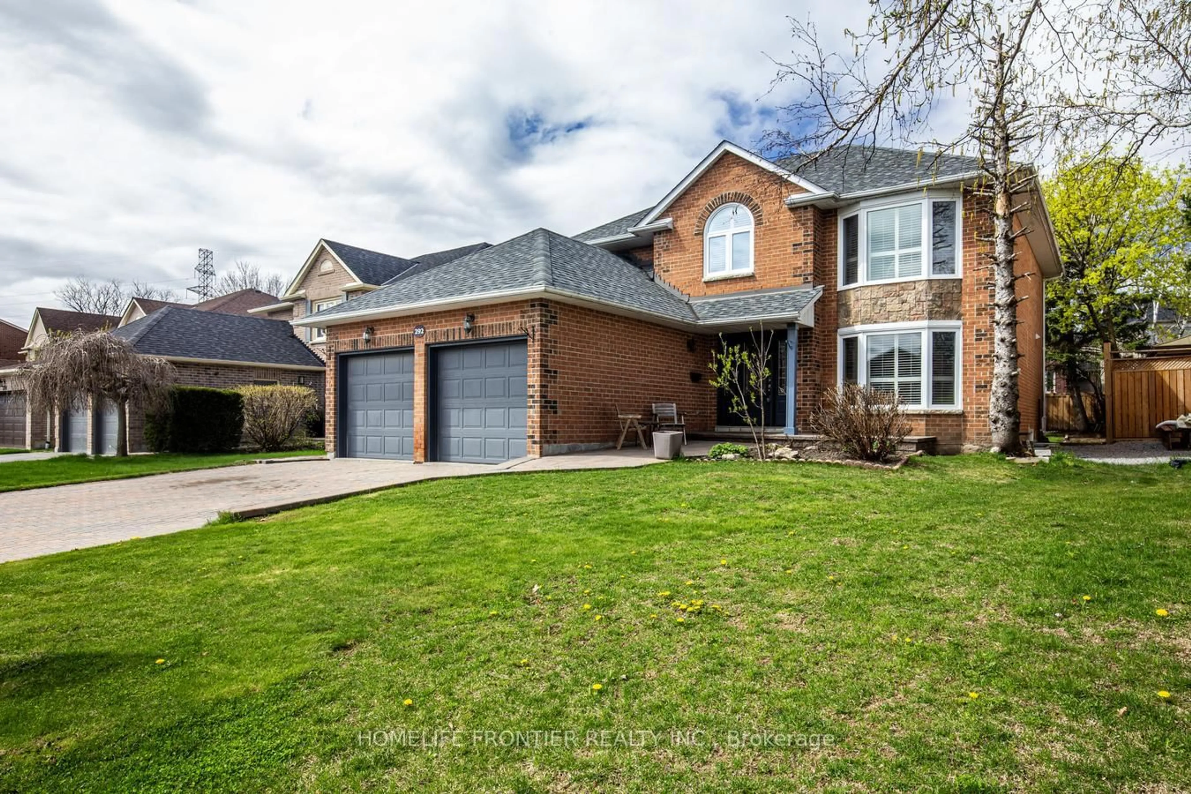Home with brick exterior material, street for 292 Crossland Gate, Newmarket Ontario L3X 1B2
