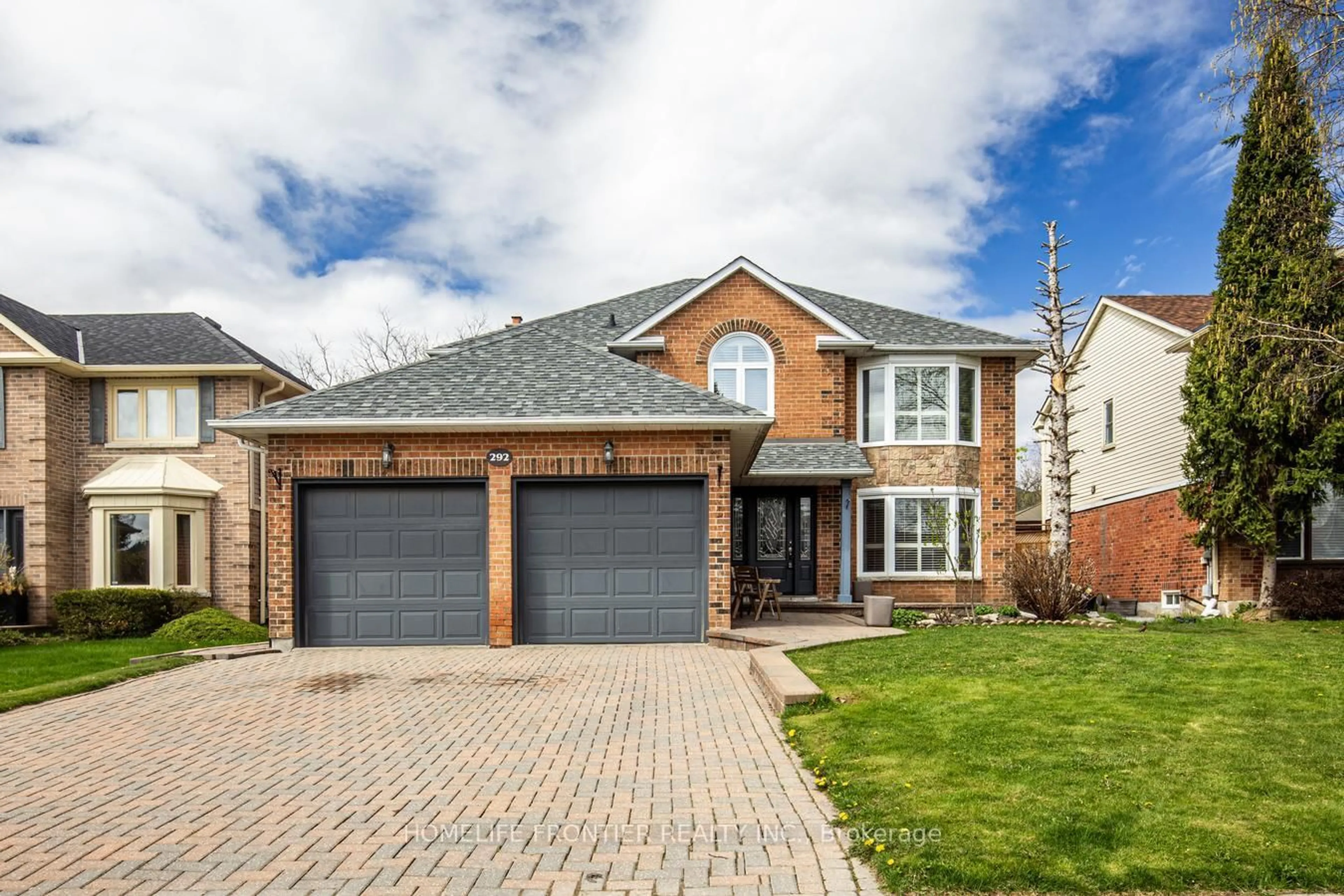 Home with brick exterior material, street for 292 Crossland Gate, Newmarket Ontario L3X 1B2