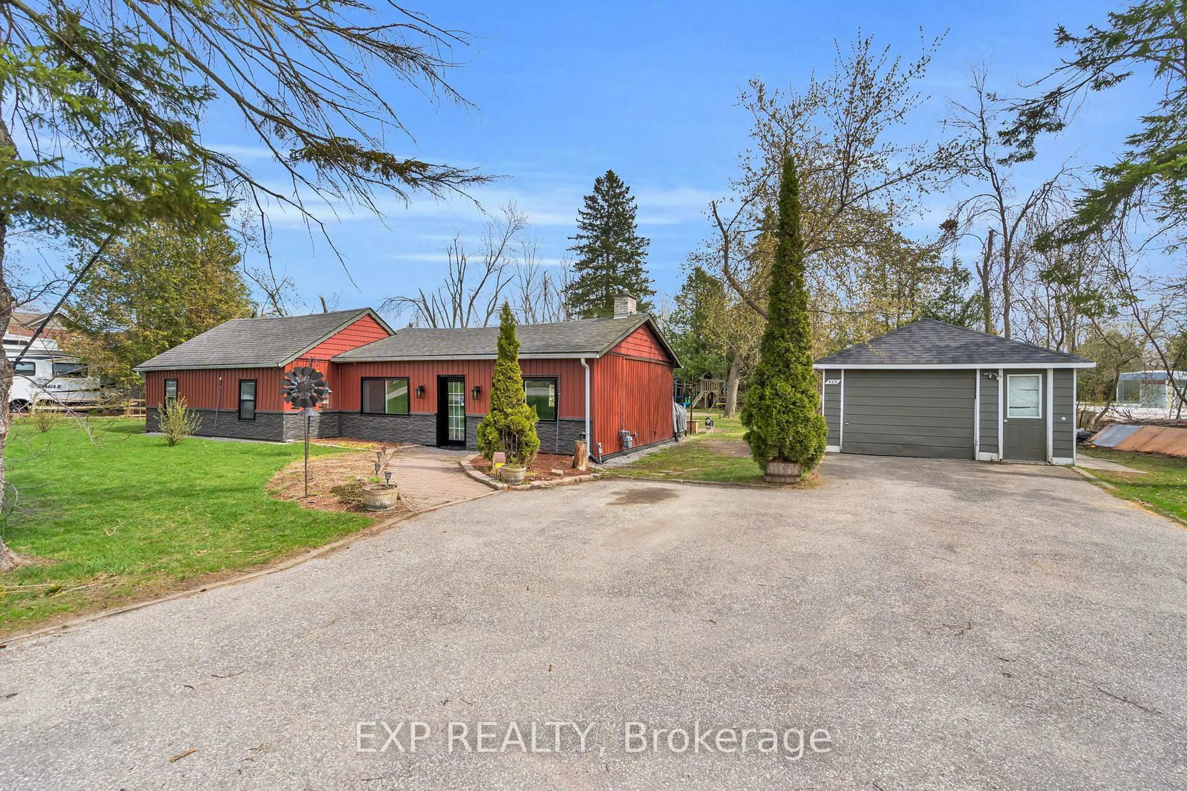 A pic from outside/outdoor area/front of a property/back of a property/a pic from drone, street for 409 Centre St, Brock Ontario L0K 1A0