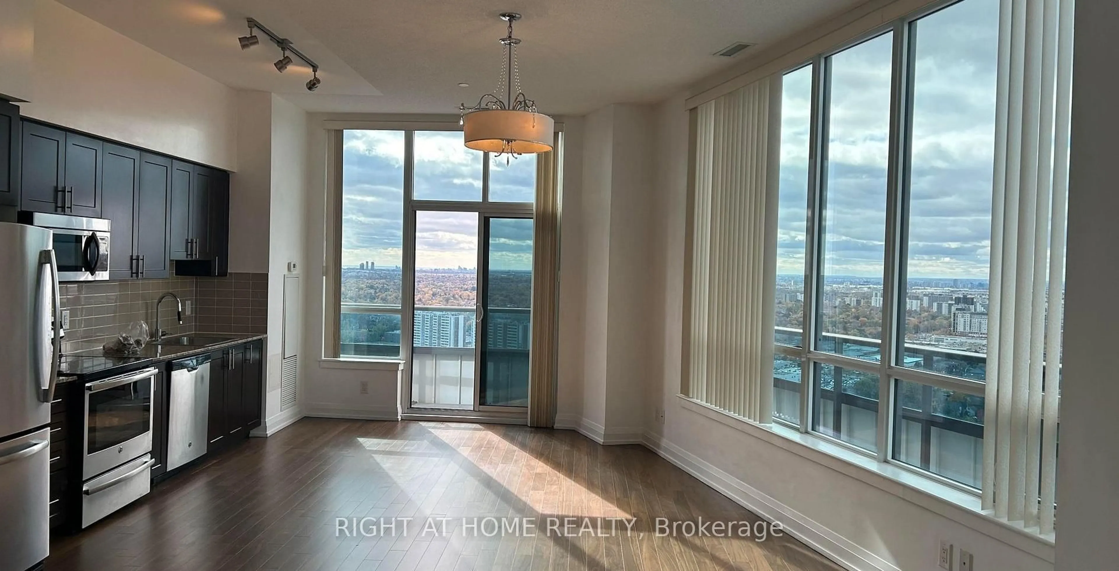 A pic of a room for 7161 Yonge St #PH09, Markham Ontario L3T 0C8