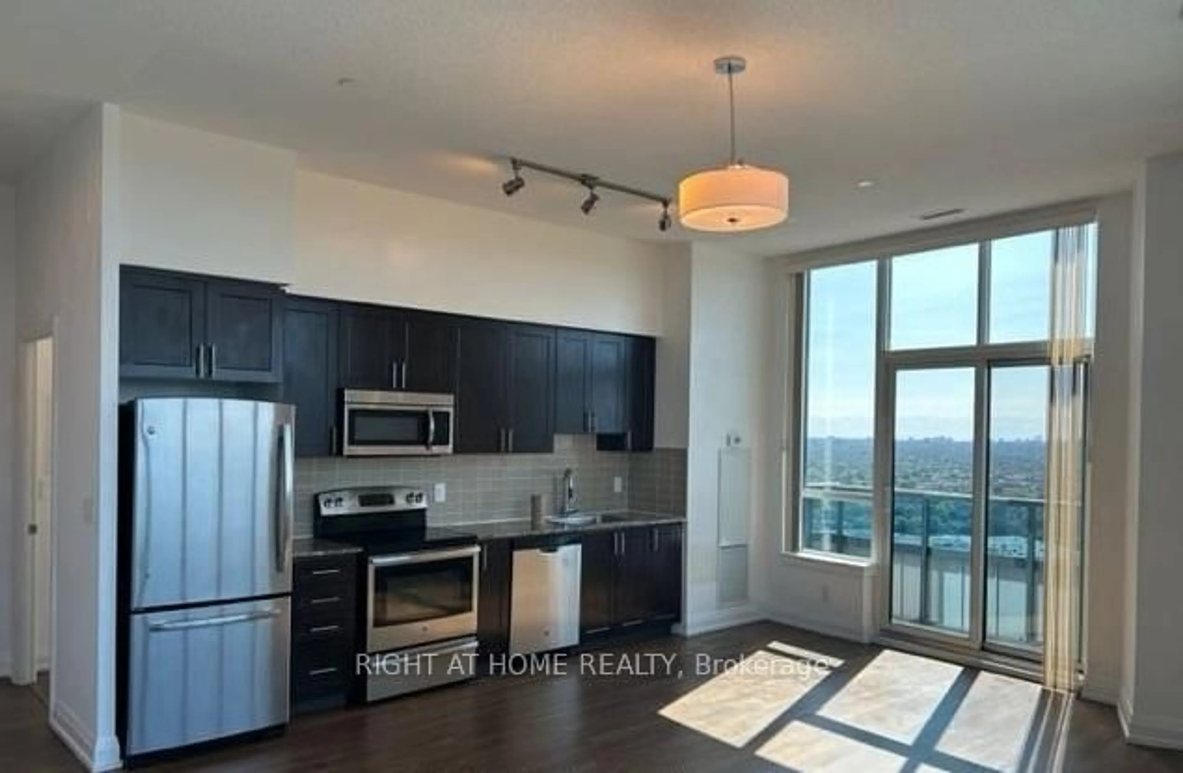 Open concept kitchen, unknown for 7161 Yonge St #PH09, Markham Ontario L3T 0C8
