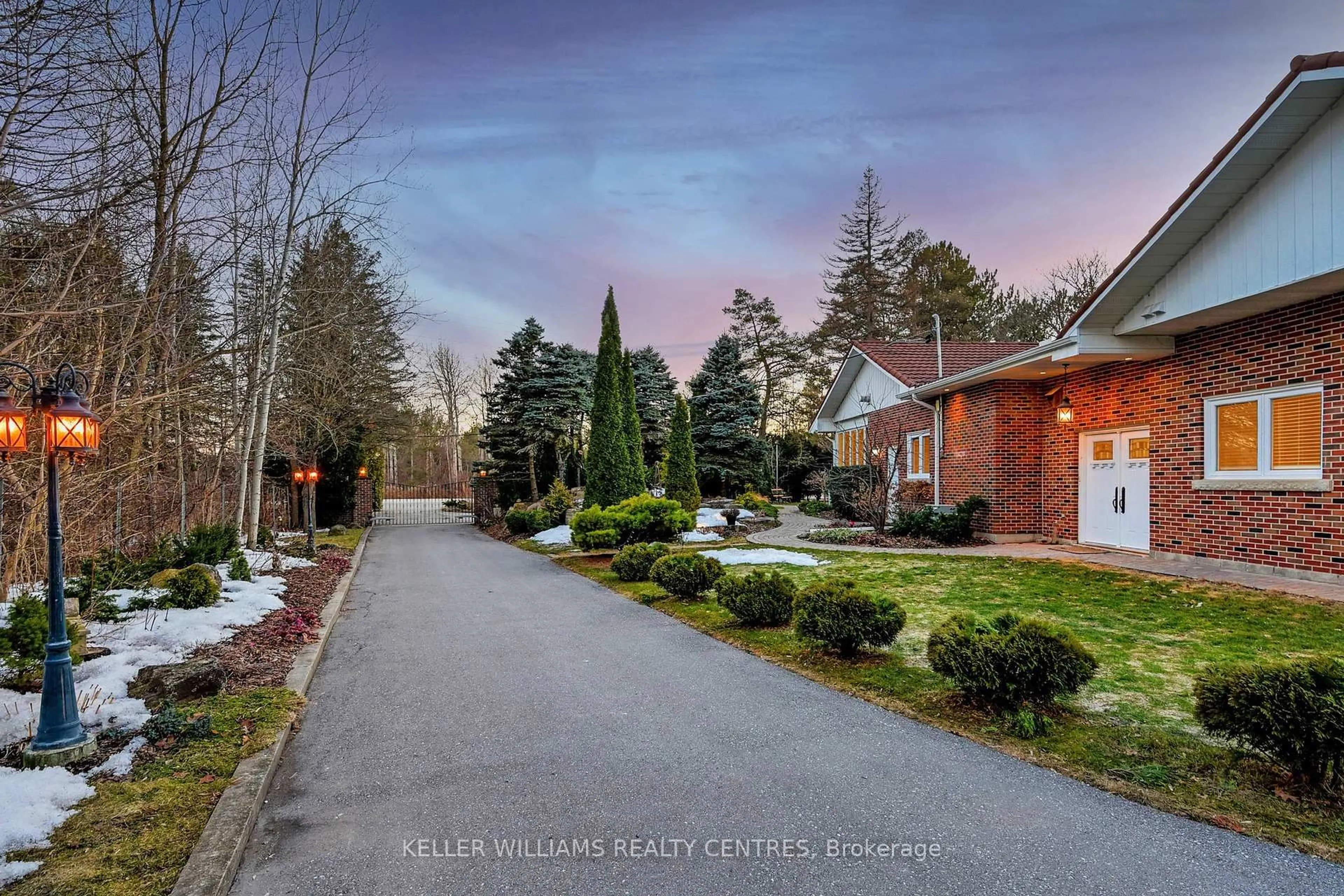 A pic from outside/outdoor area/front of a property/back of a property/a pic from drone, unknown for 5024 Lloydtown-Aurora Rd, King Ontario L7B 0E2