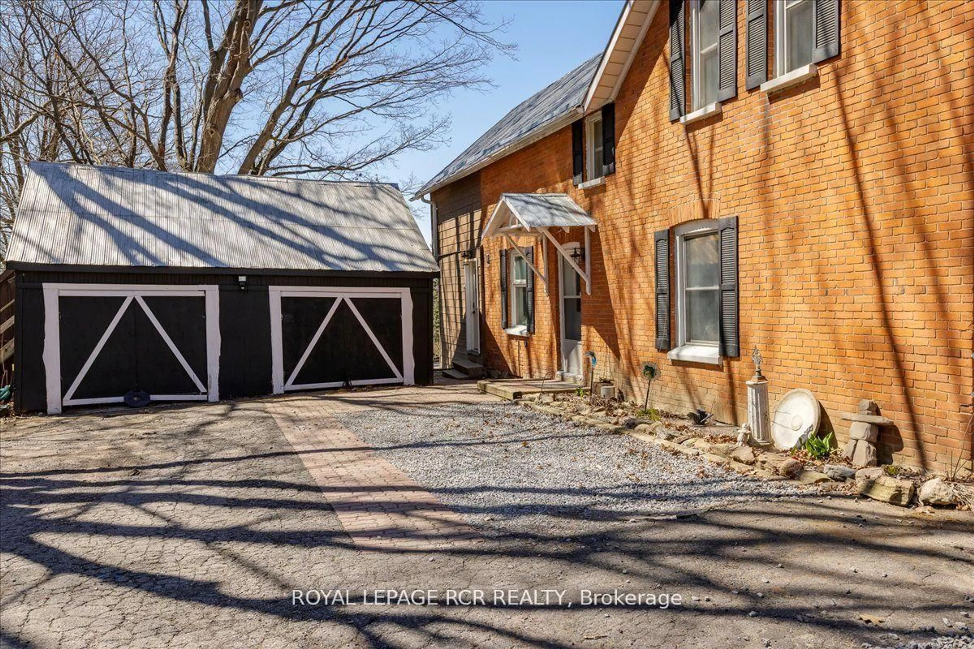Unknown for 19052 Centre St, East Gwillimbury Ontario L0G 1M0