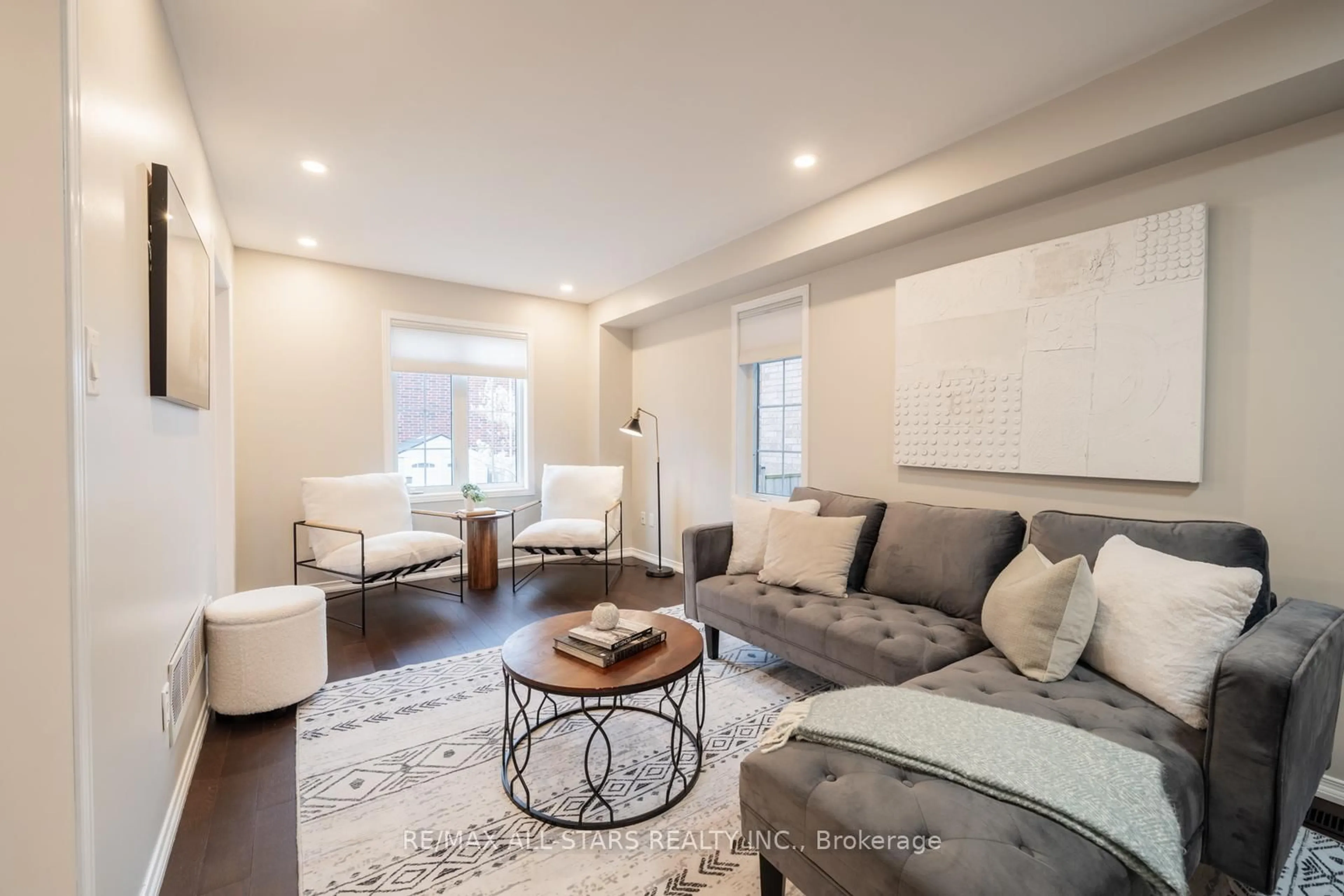 Living room with furniture, unknown for 98 Duffin Dr, Whitchurch-Stouffville Ontario L4A 0X3