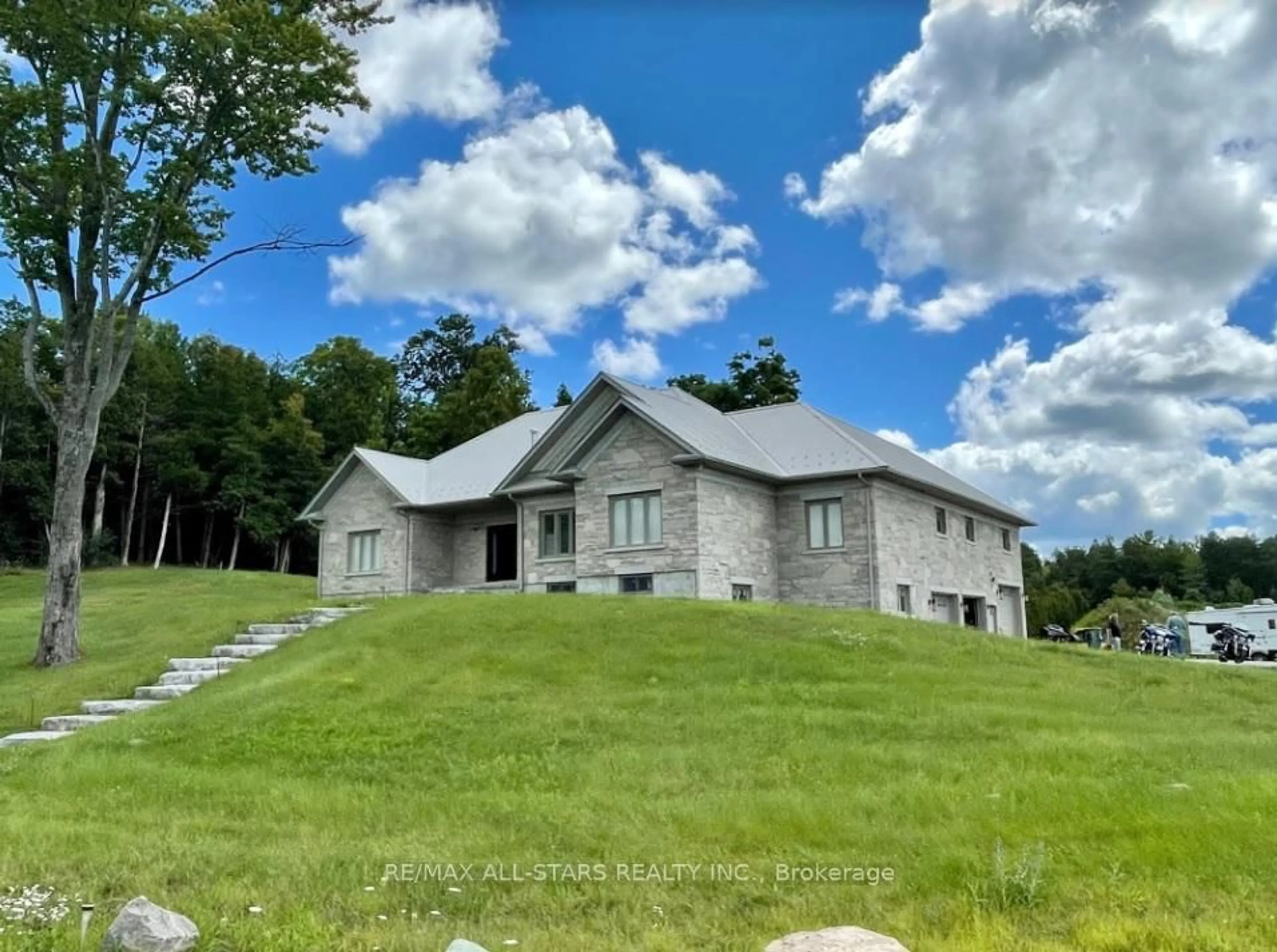 A pic from outside/outdoor area/front of a property/back of a property/a pic from drone, unknown for 349 Zephyr Rd, Uxbridge Ontario L0C 1C0