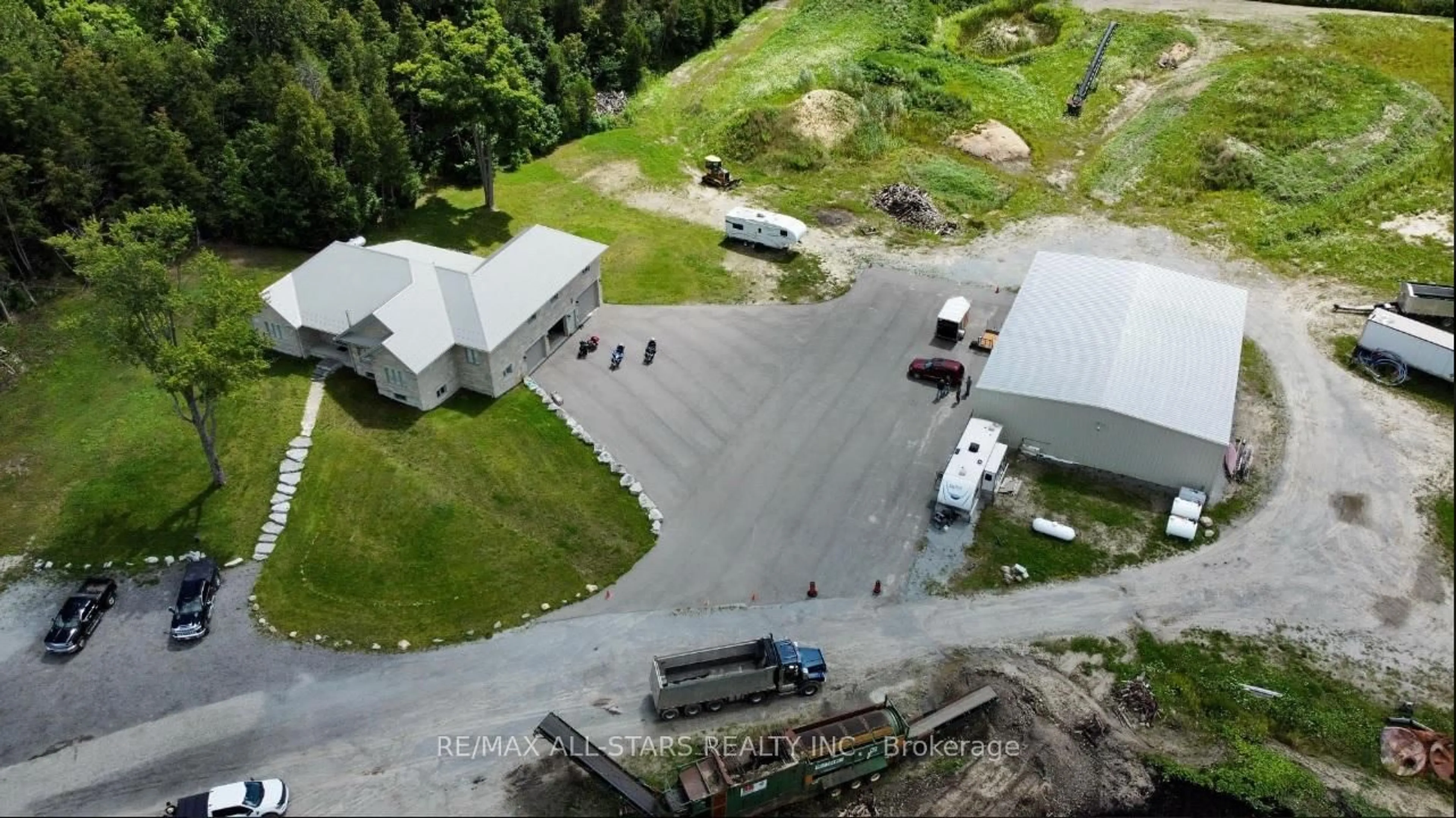 A pic from outside/outdoor area/front of a property/back of a property/a pic from drone, unknown for 349 Zephyr Rd, Uxbridge Ontario L0C 1C0