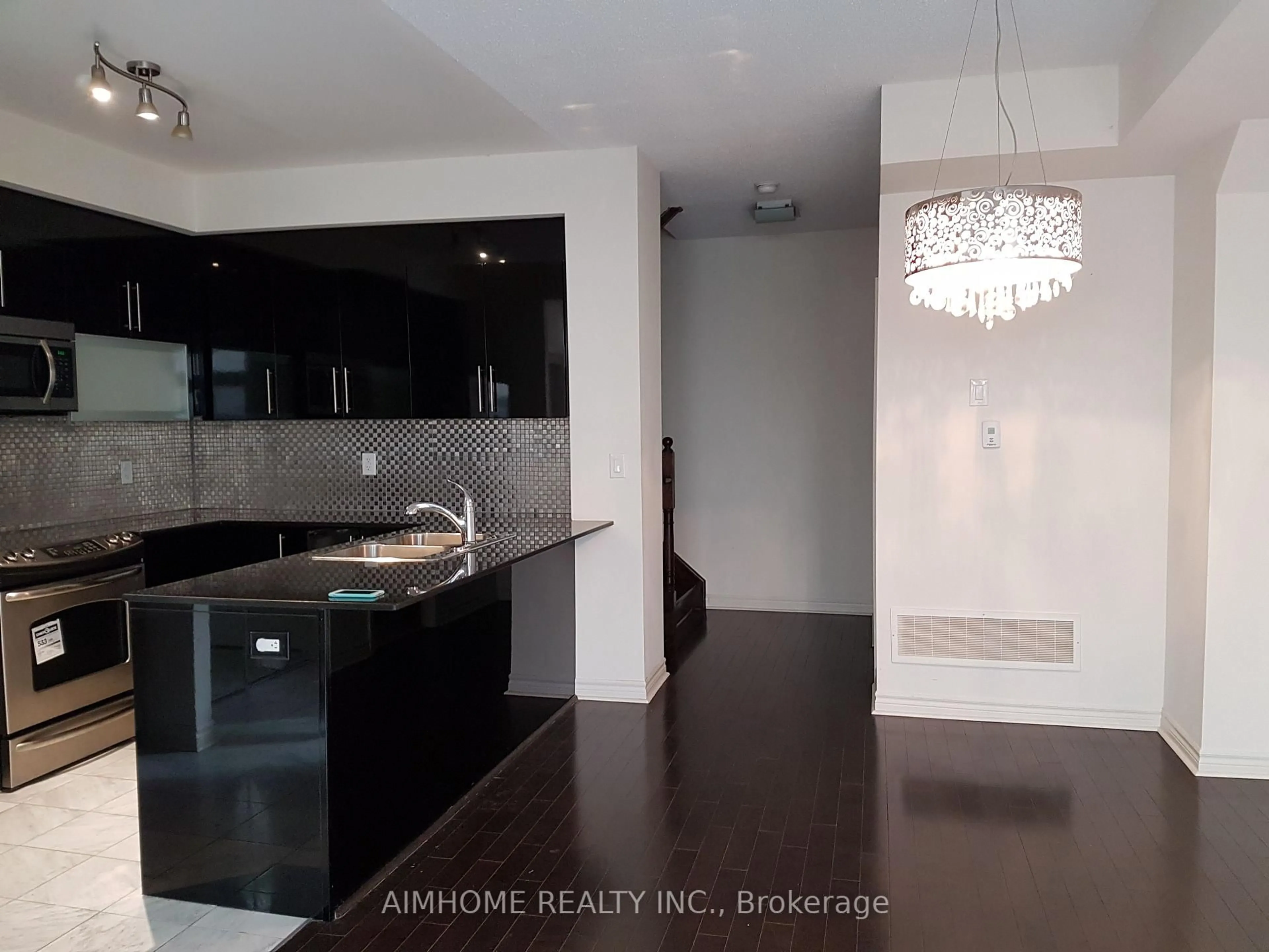 Open concept kitchen, ceramic/tile floor for 7 Brighton Pl #46, Vaughan Ontario L4J 0H1