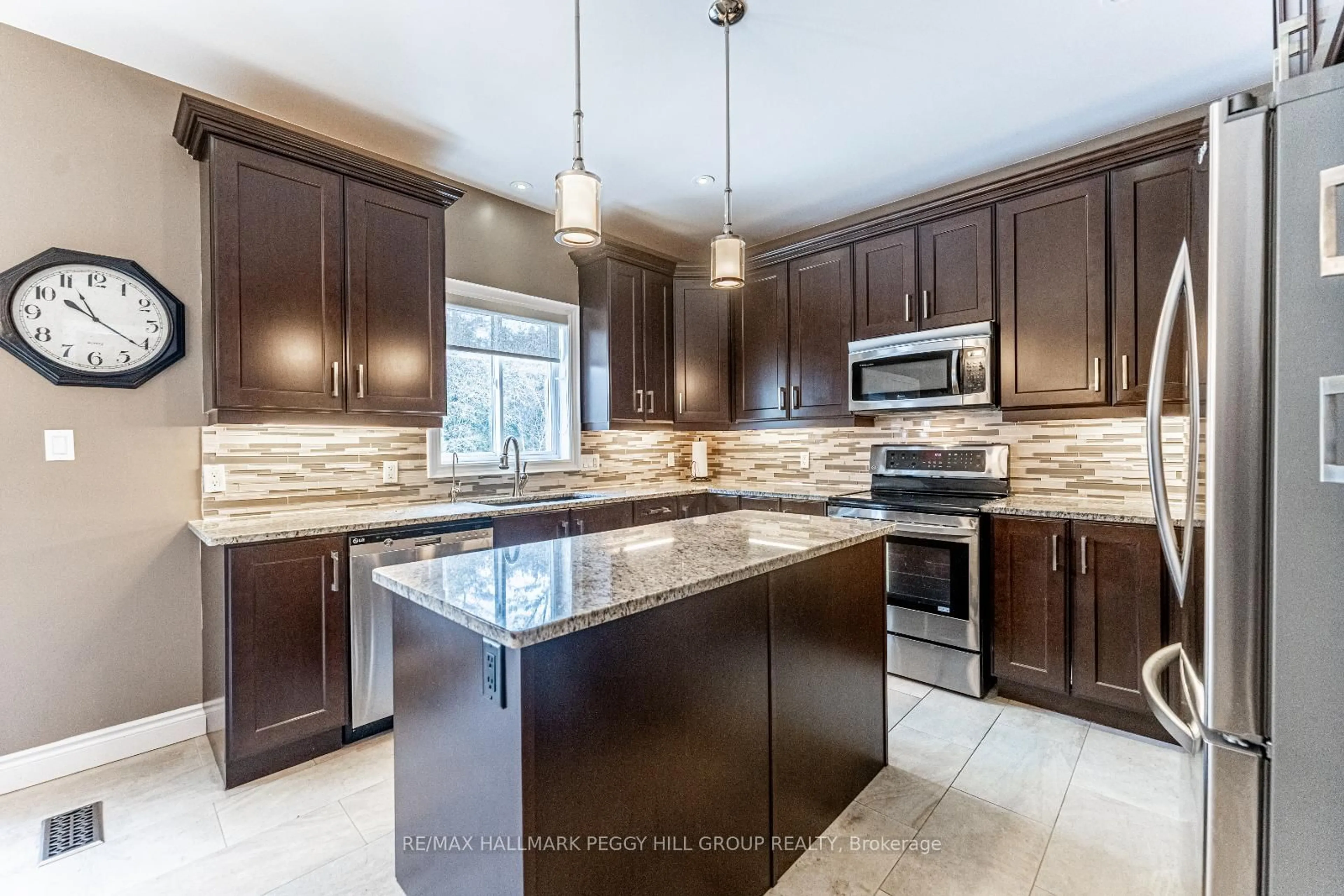 Open concept kitchen, ceramic/tile floor for 3213 Beach Ave, Innisfil Ontario L9S 2K6