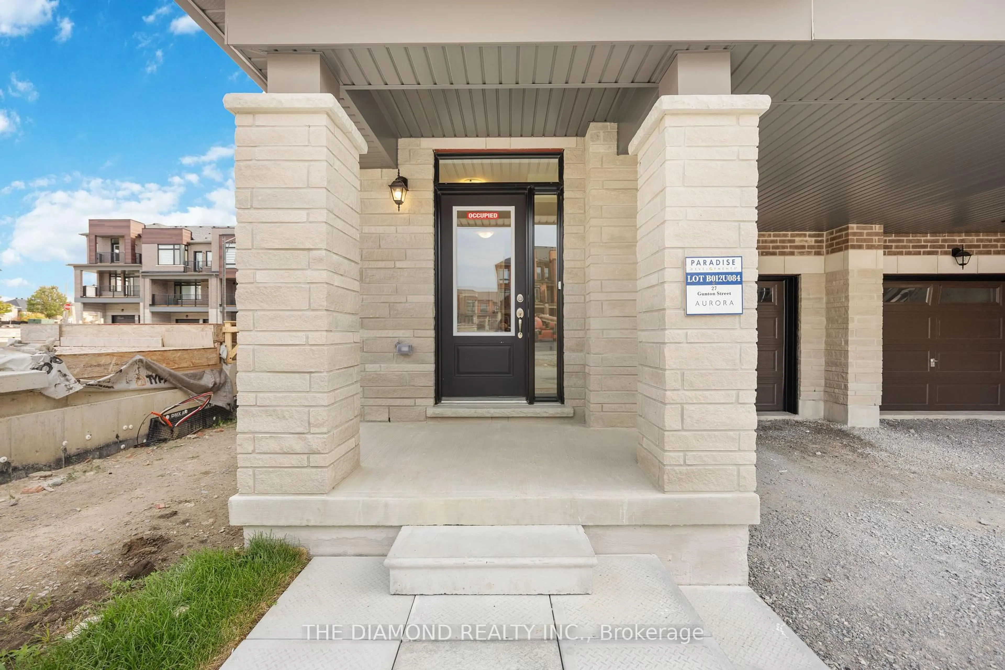 Indoor entryway for 27 Gunton St, Aurora Ontario L4G 7B6