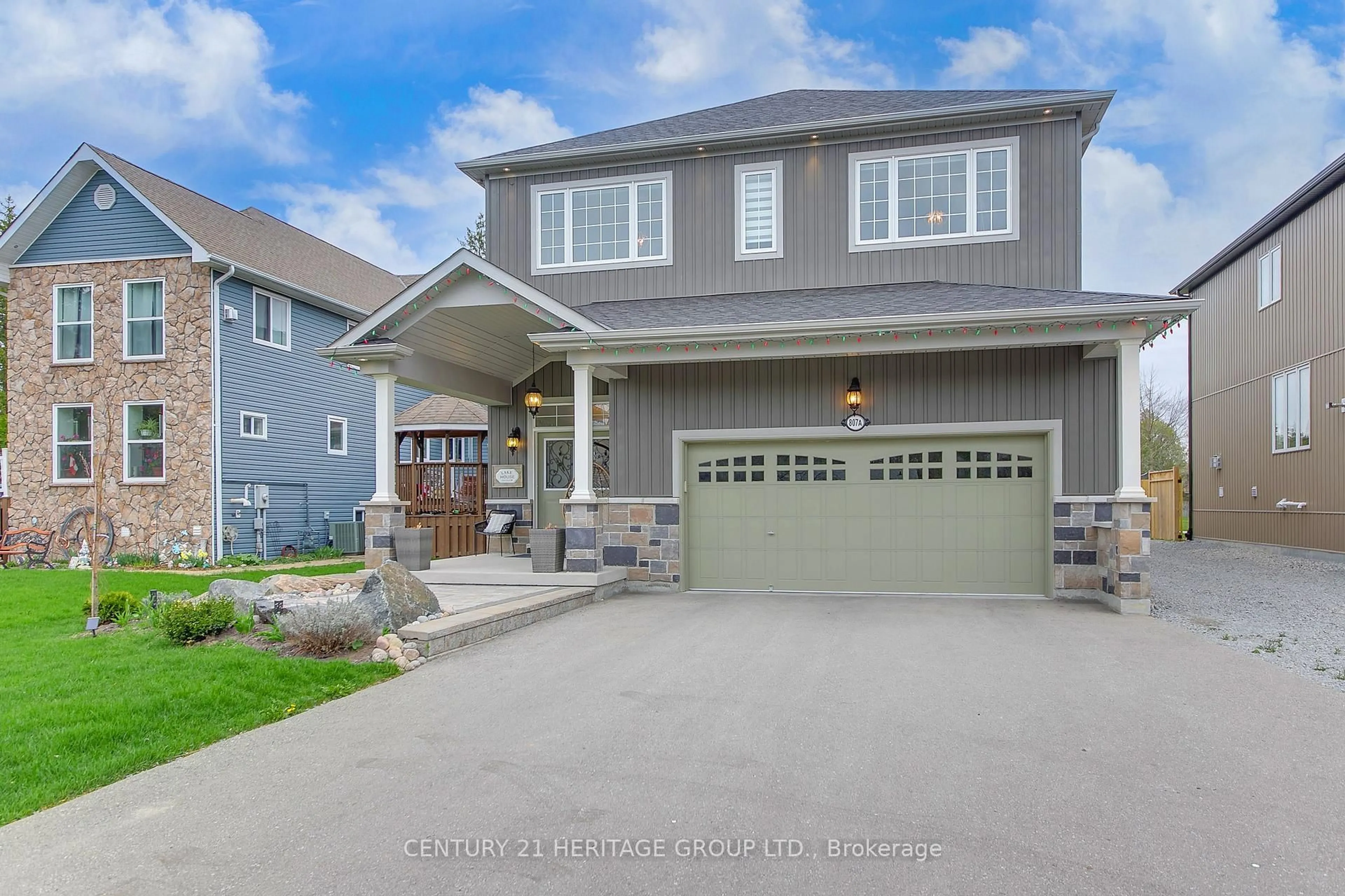 Home with vinyl exterior material, street for 807A Montsell Ave, Georgina Ontario L0E 1S0