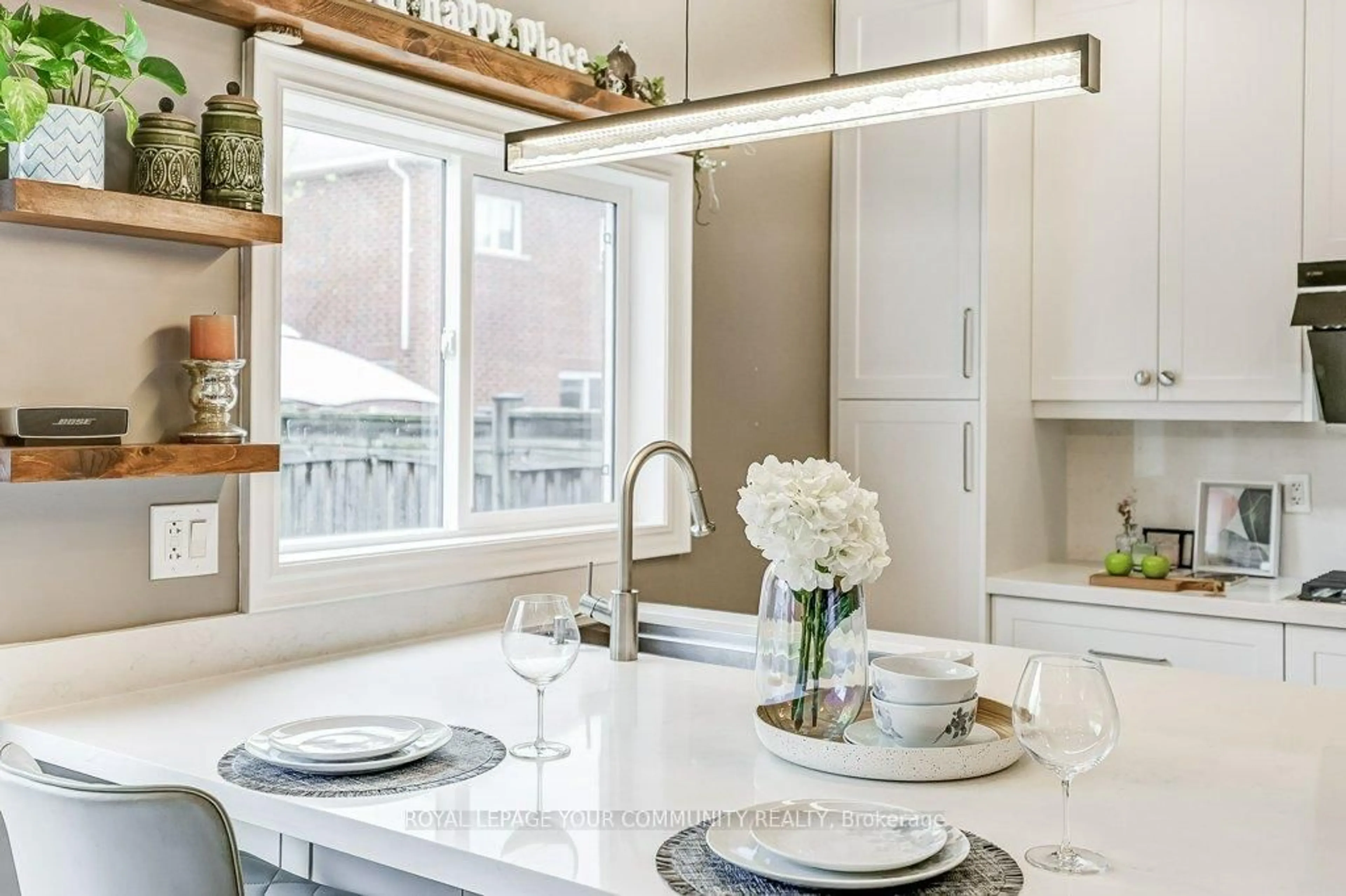 Contemporary kitchen, ceramic/tile floor for 67 Pondmede Cres, Whitchurch-Stouffville Ontario L4A 0E3