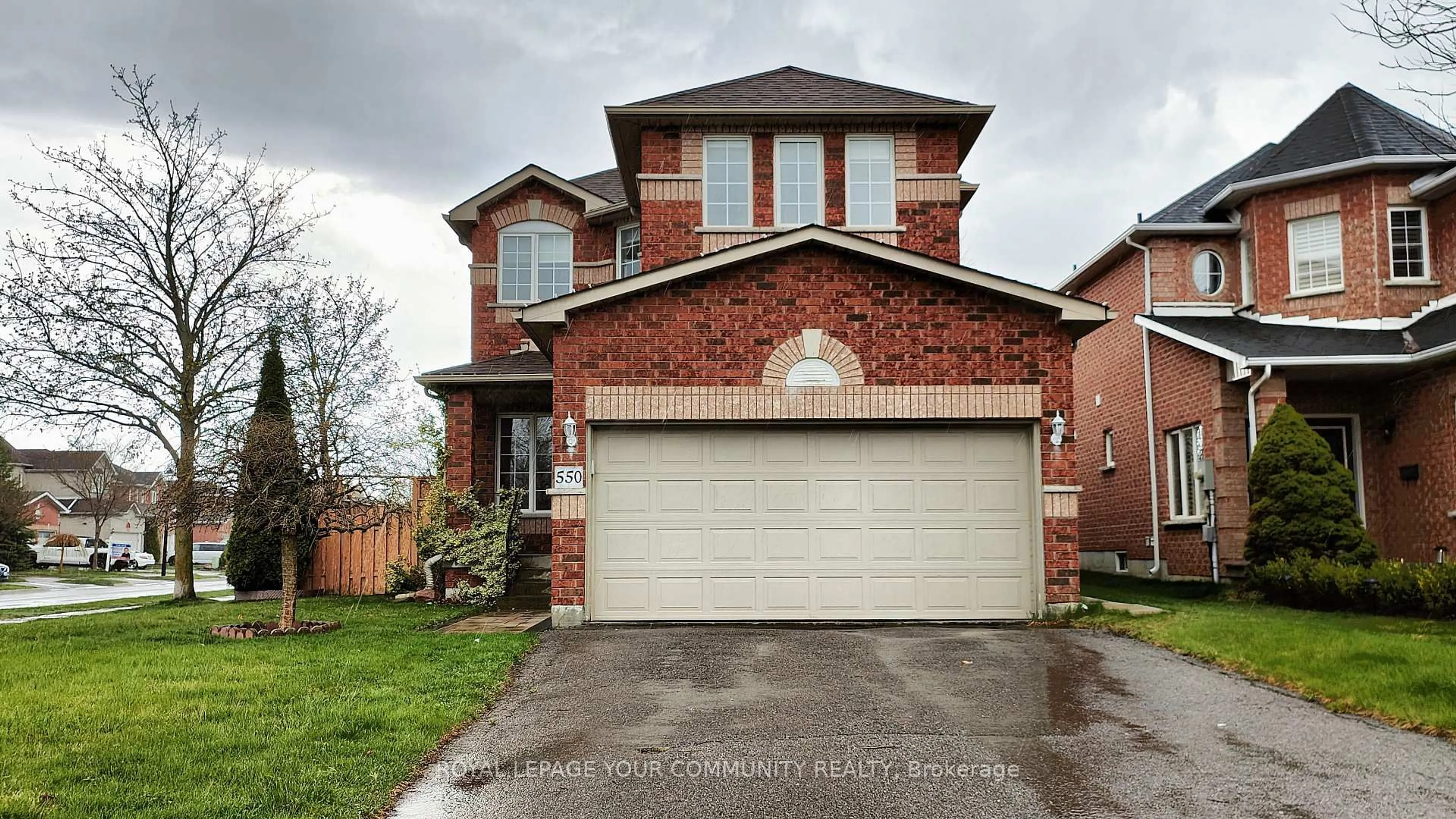 Home with brick exterior material, street for 550 Greig Circ, Newmarket Ontario L3Y 8S6