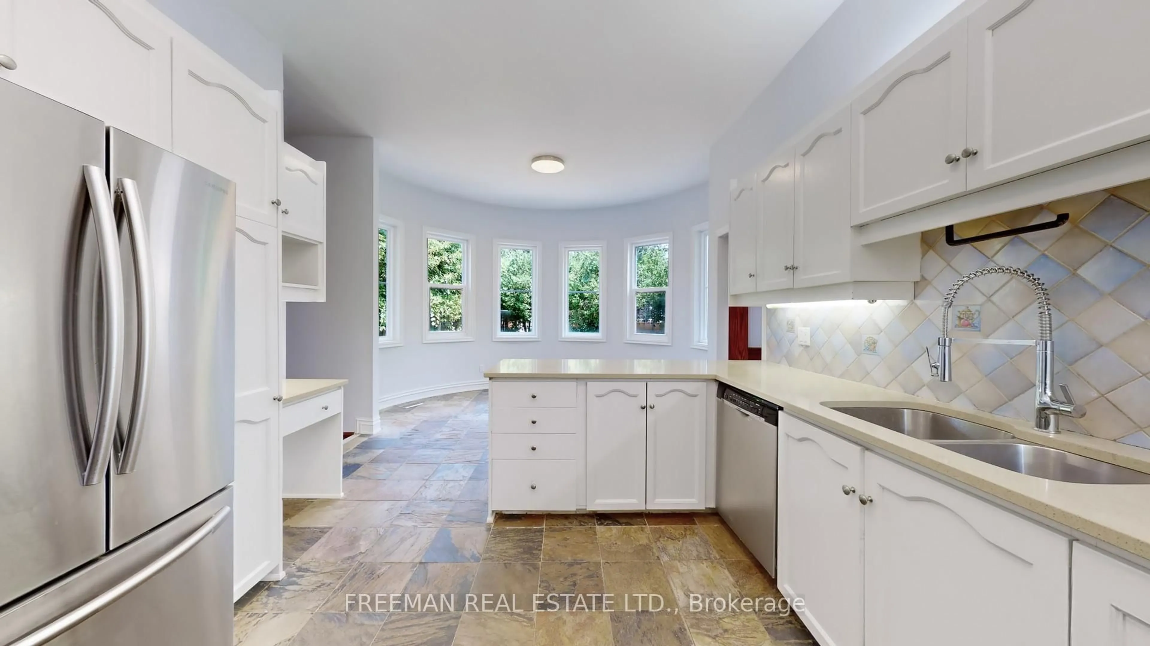 Open concept kitchen, ceramic/tile floor for 88 Baynards Lane, Richmond Hill Ontario L4C 9B8