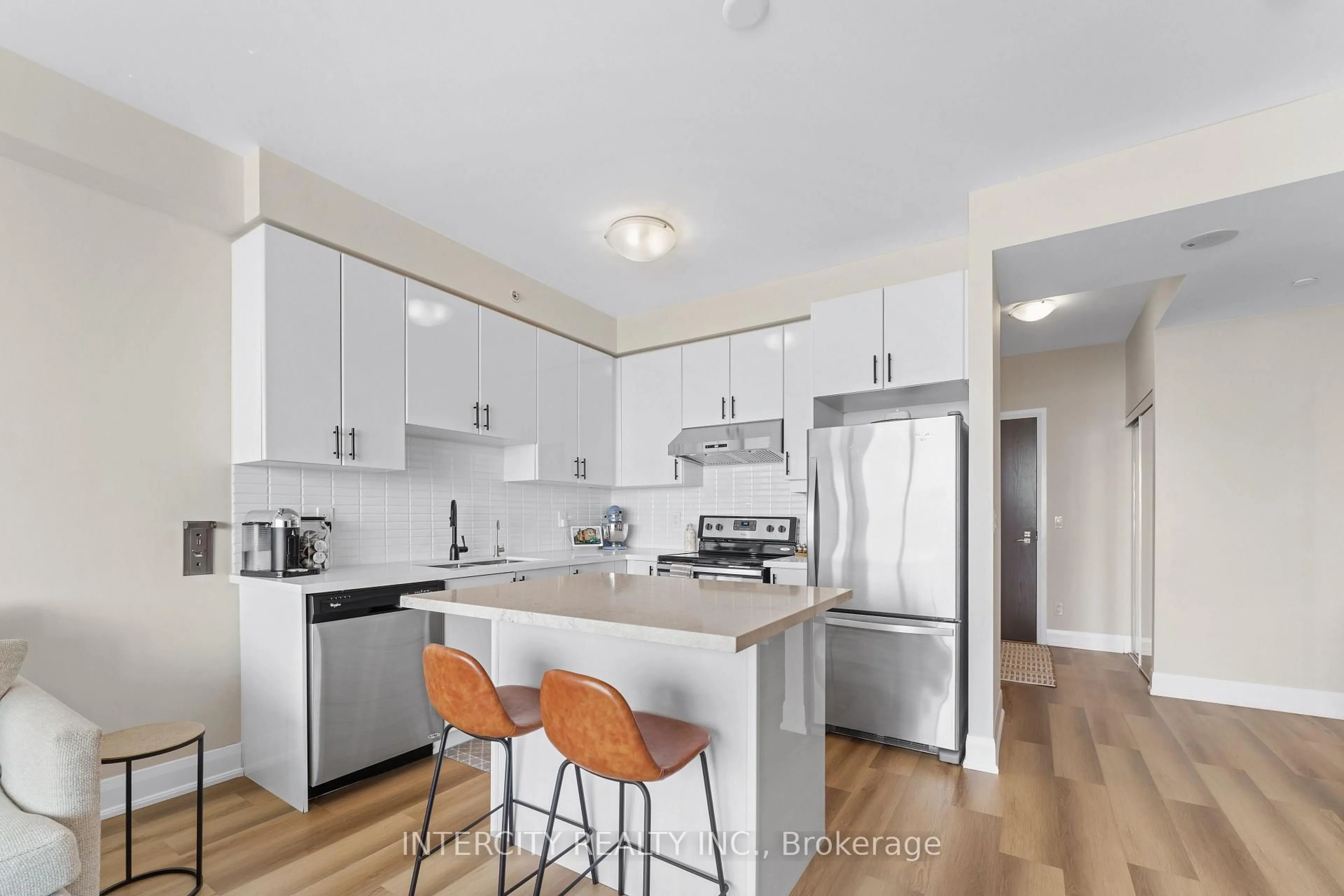 Open concept kitchen, unknown for 2900 Highway 7 N/A #810, Vaughan Ontario L4K 0G3