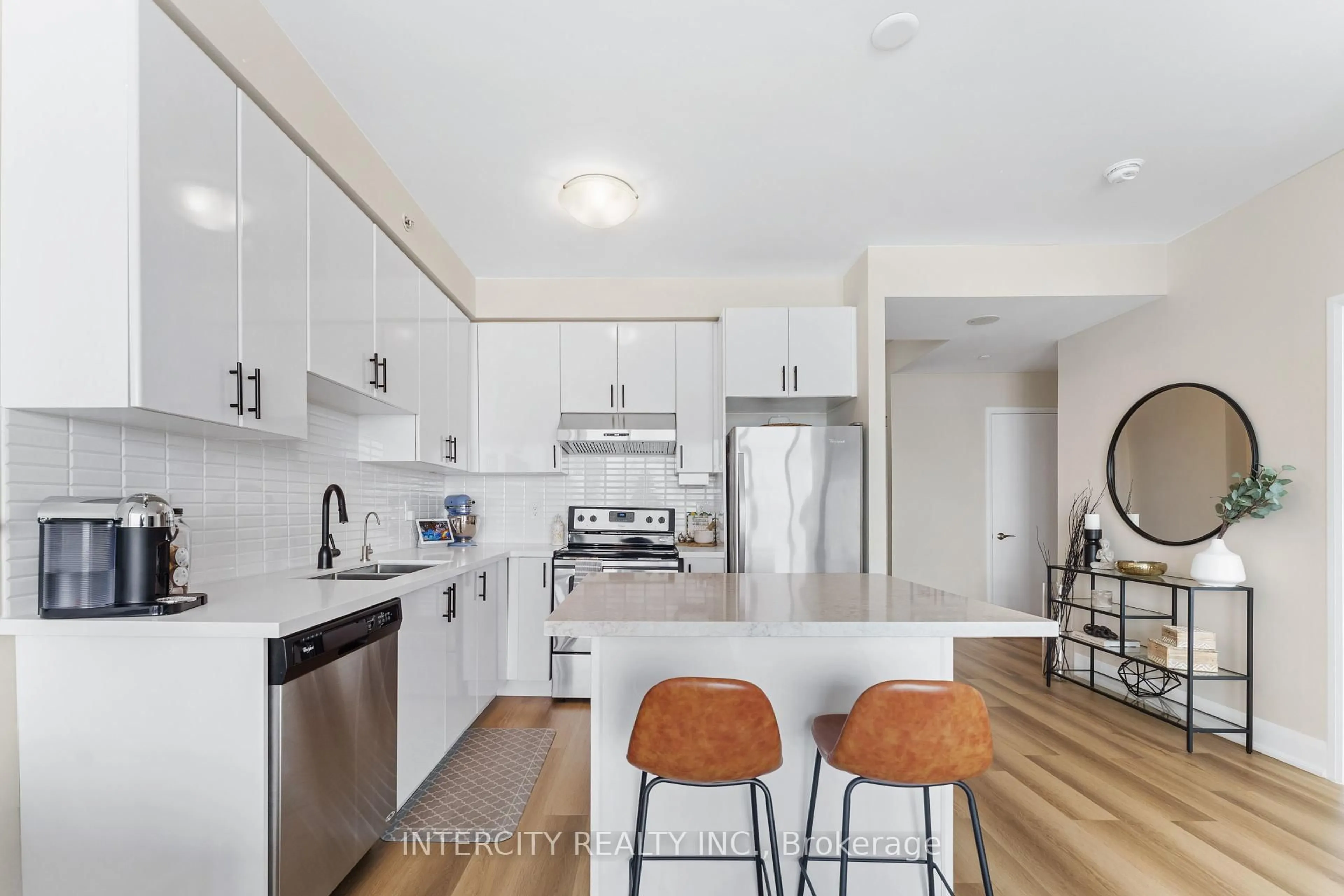 Open concept kitchen, unknown for 2900 Highway 7 N/A #810, Vaughan Ontario L4K 0G3