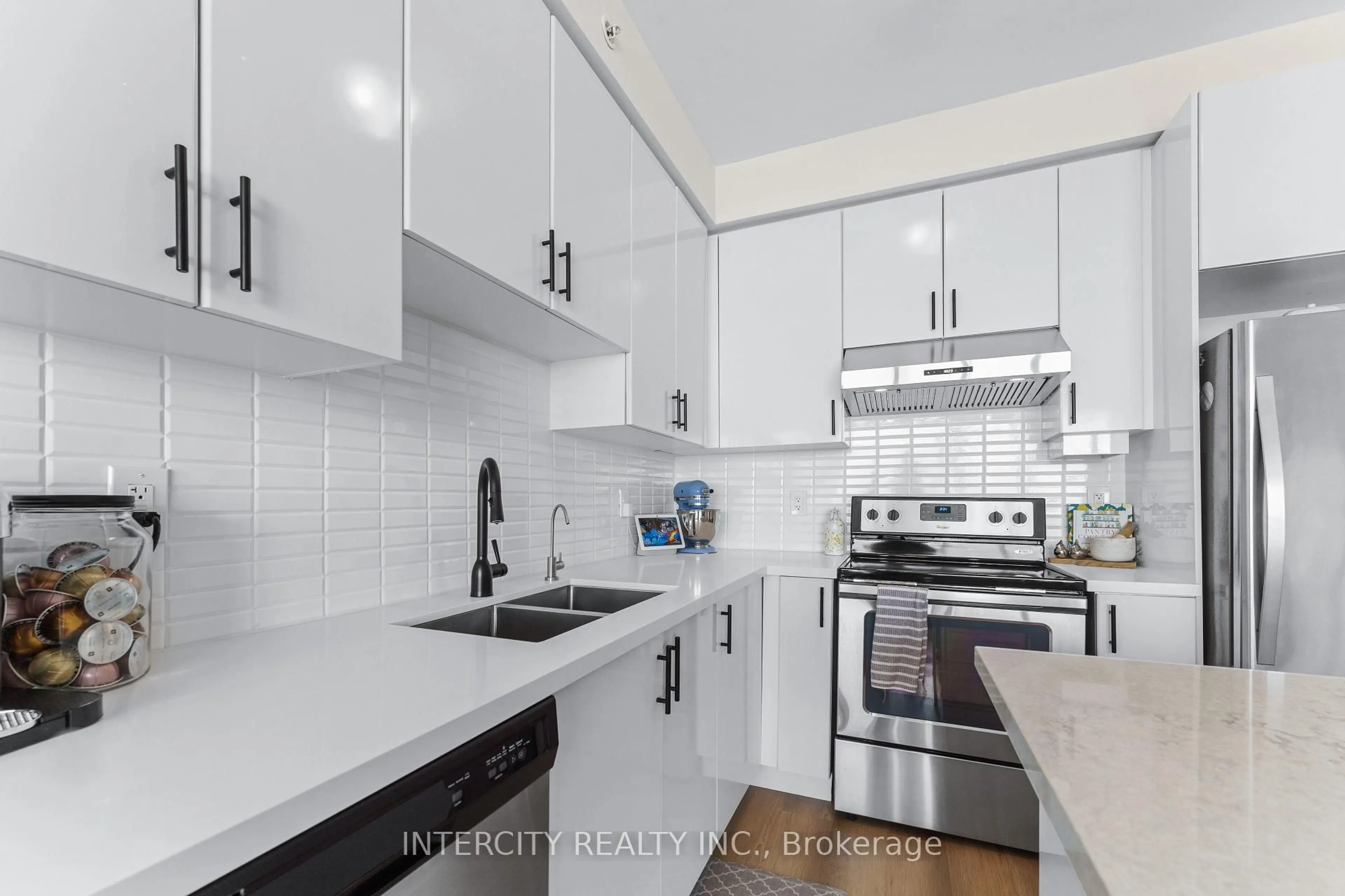 Unknown for 2900 Highway 7 N/A #810, Vaughan Ontario L4K 0G3