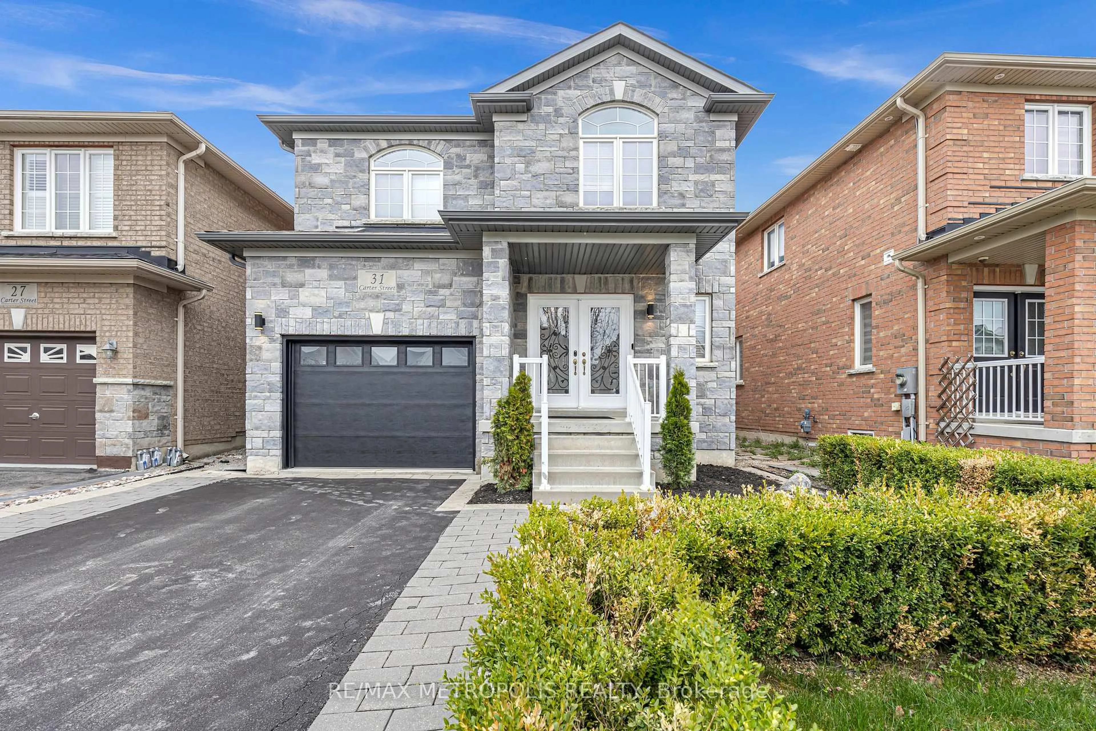 Home with brick exterior material, street for 31 Carter St, Bradford West Gwillimbury Ontario L3Z 0L5