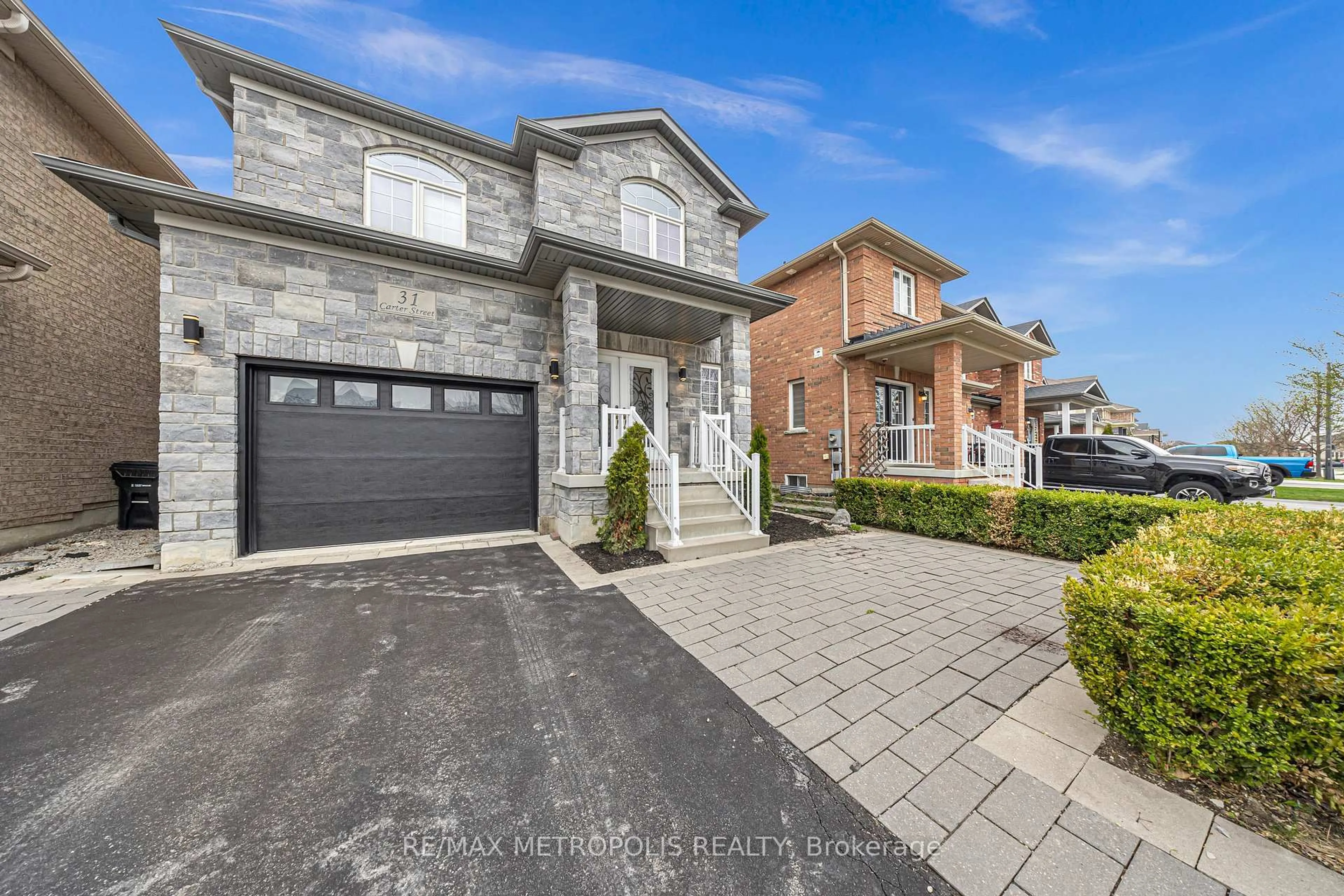 Home with brick exterior material, street for 31 Carter St, Bradford West Gwillimbury Ontario L3Z 0L5