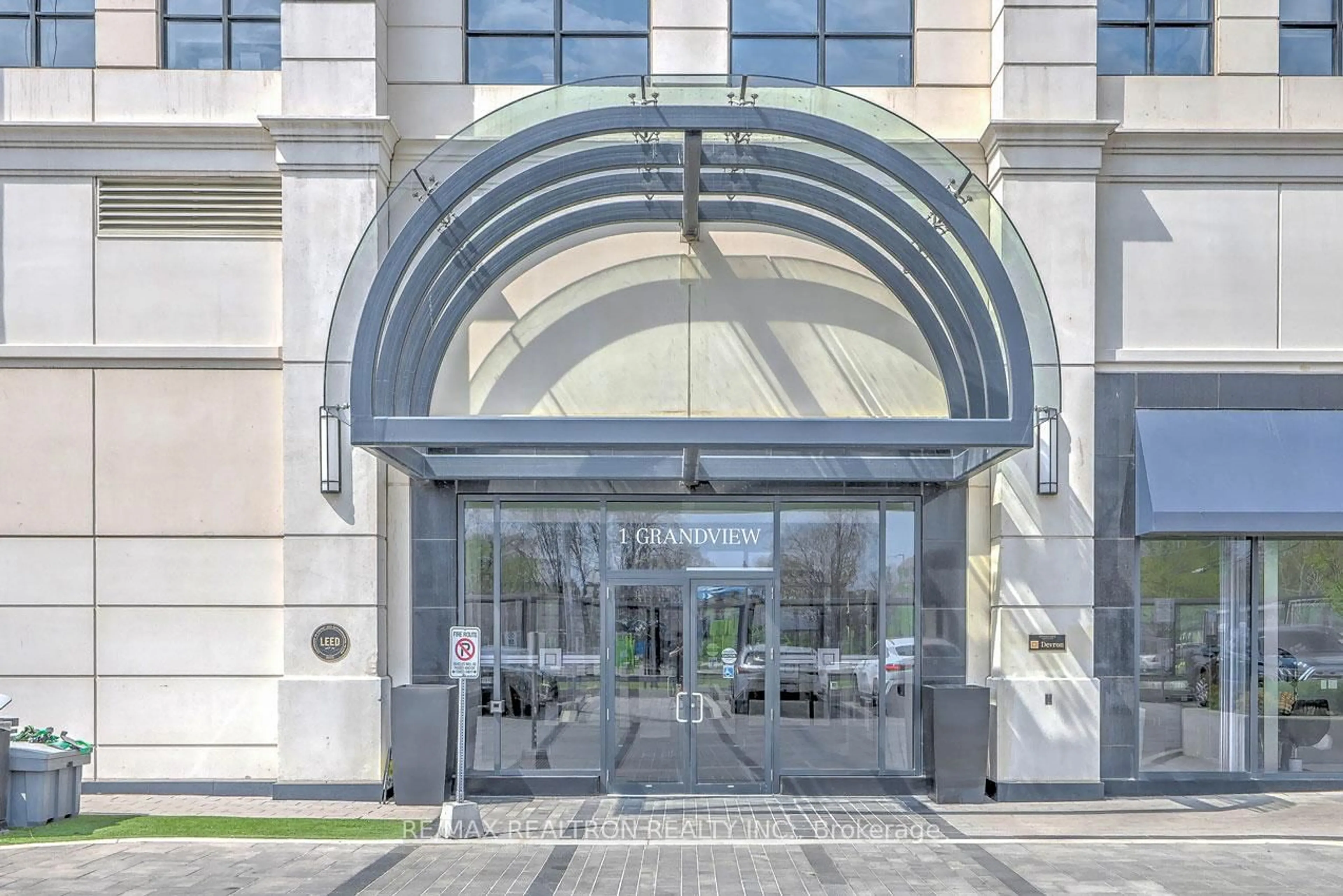 Indoor foyer for 1 Grandview Ave #610, Markham Ontario L3T 1G7
