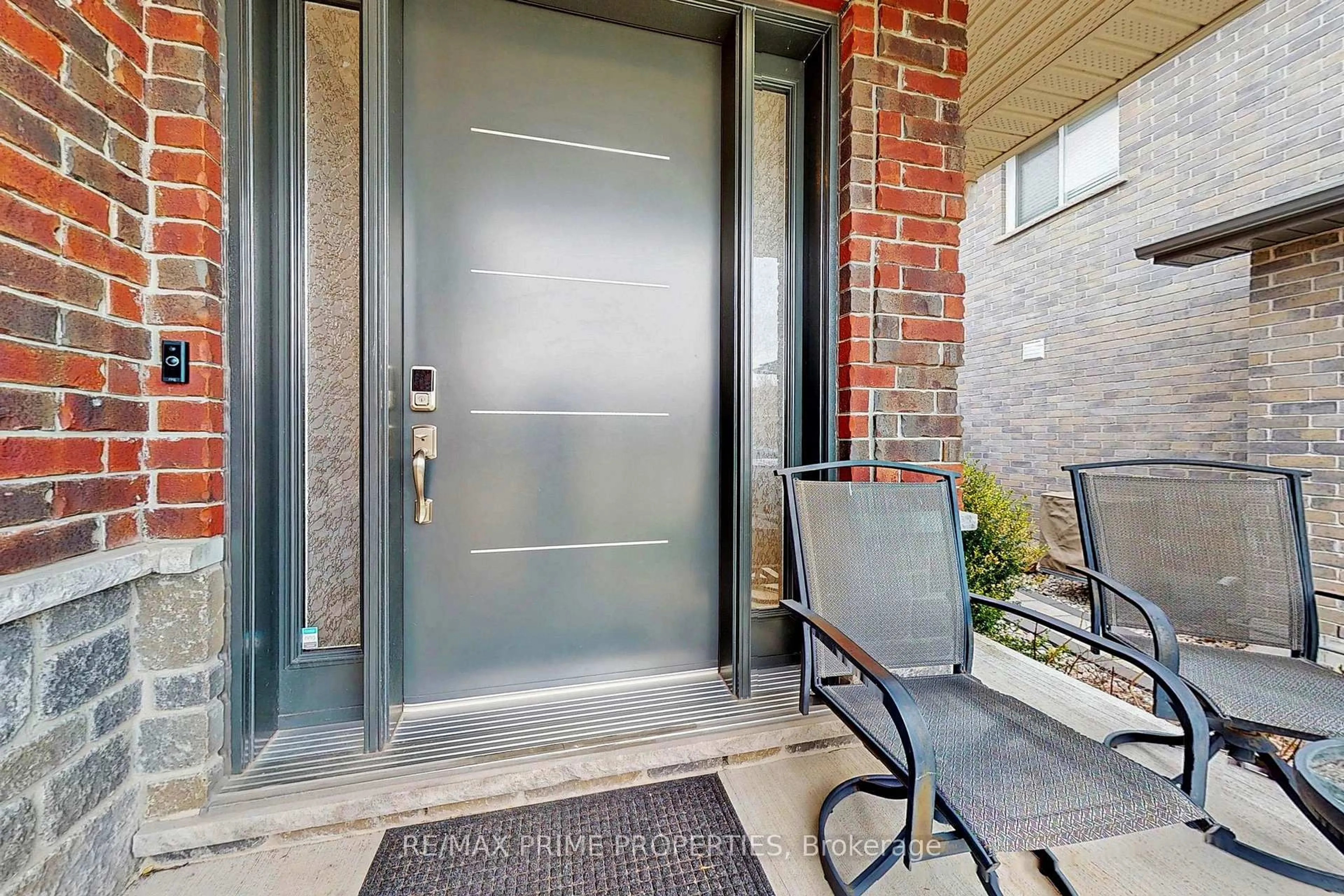 Indoor entryway for 947 Booth Ave, Innisfil Ontario L9S 0A5