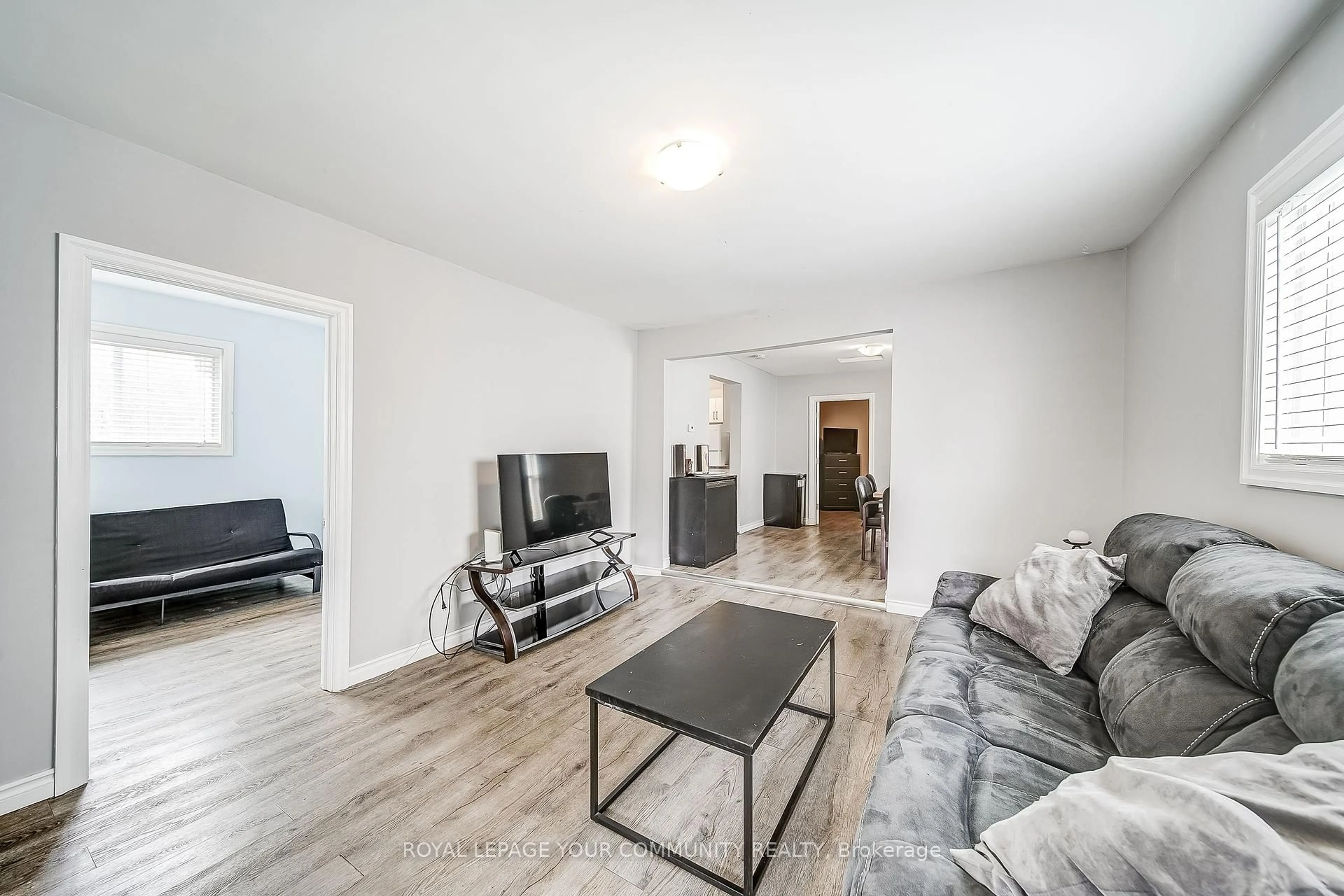 Living room with furniture, unknown for 86 Temperance St, Aurora Ontario L4G 2P8