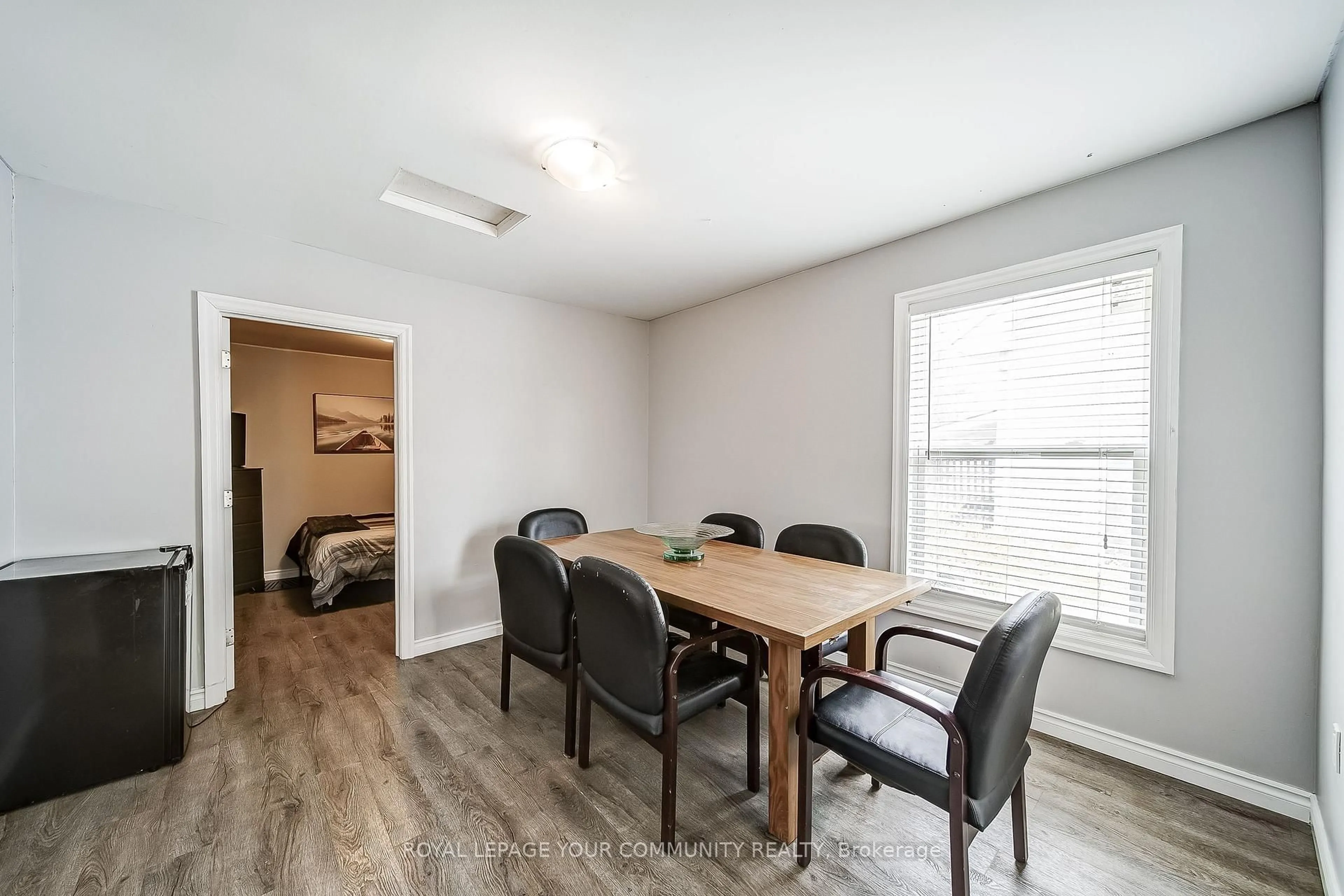 Dining room, wood/laminate floor for 86 Temperance St, Aurora Ontario L4G 2P8