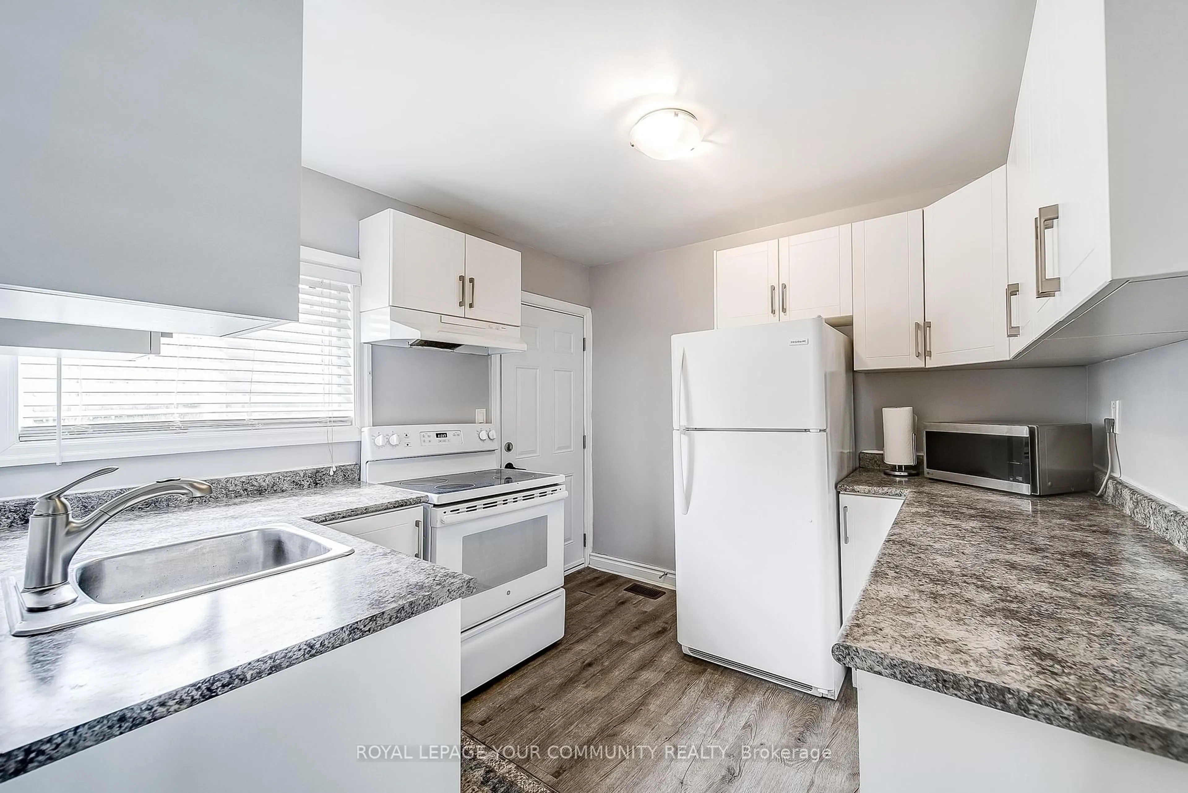 Standard kitchen, unknown for 86 Temperance St, Aurora Ontario L4G 2P8