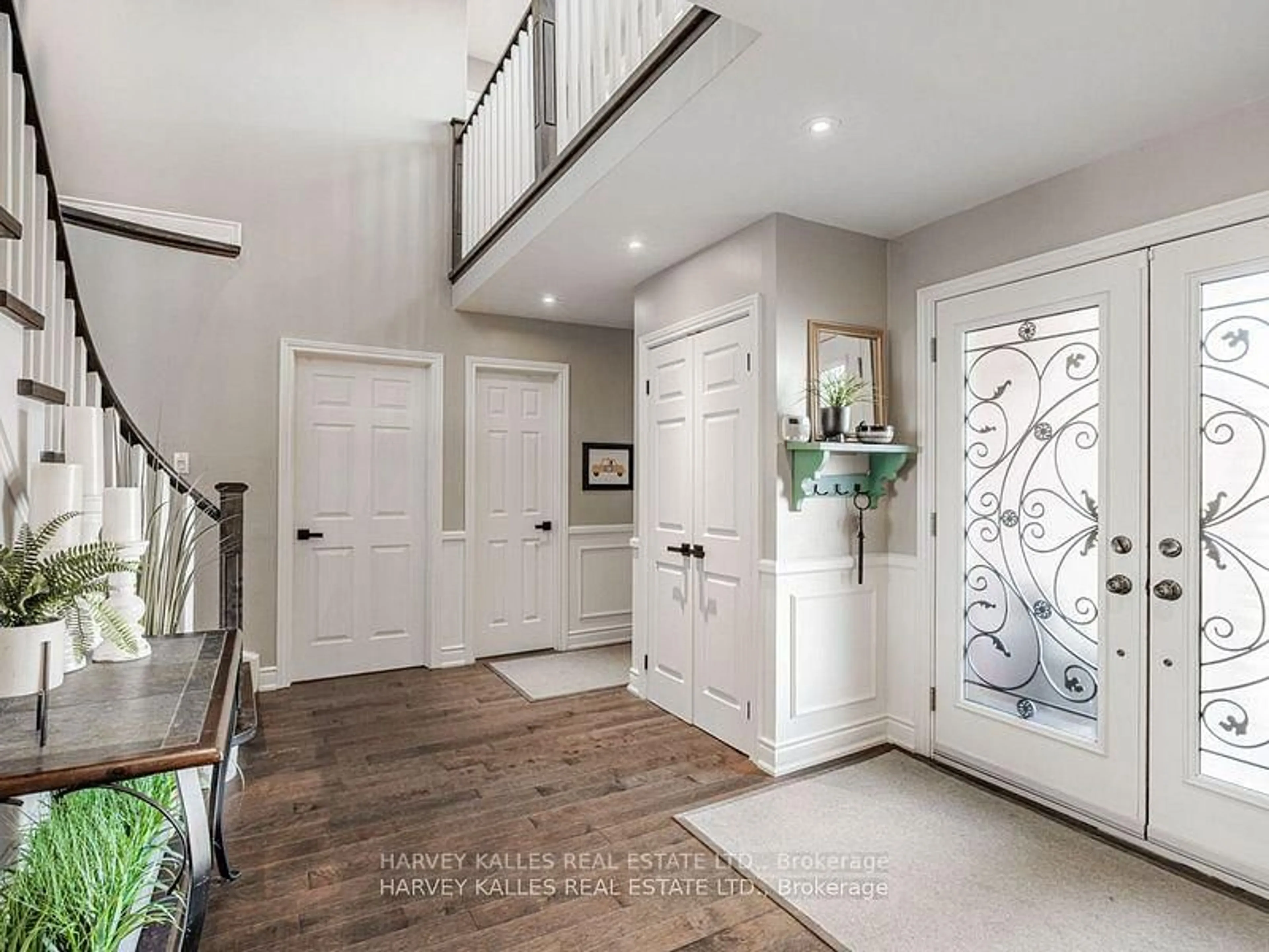 Indoor entryway for 21 Tamara Dr, Richmond Hill Ontario L4S 1E7