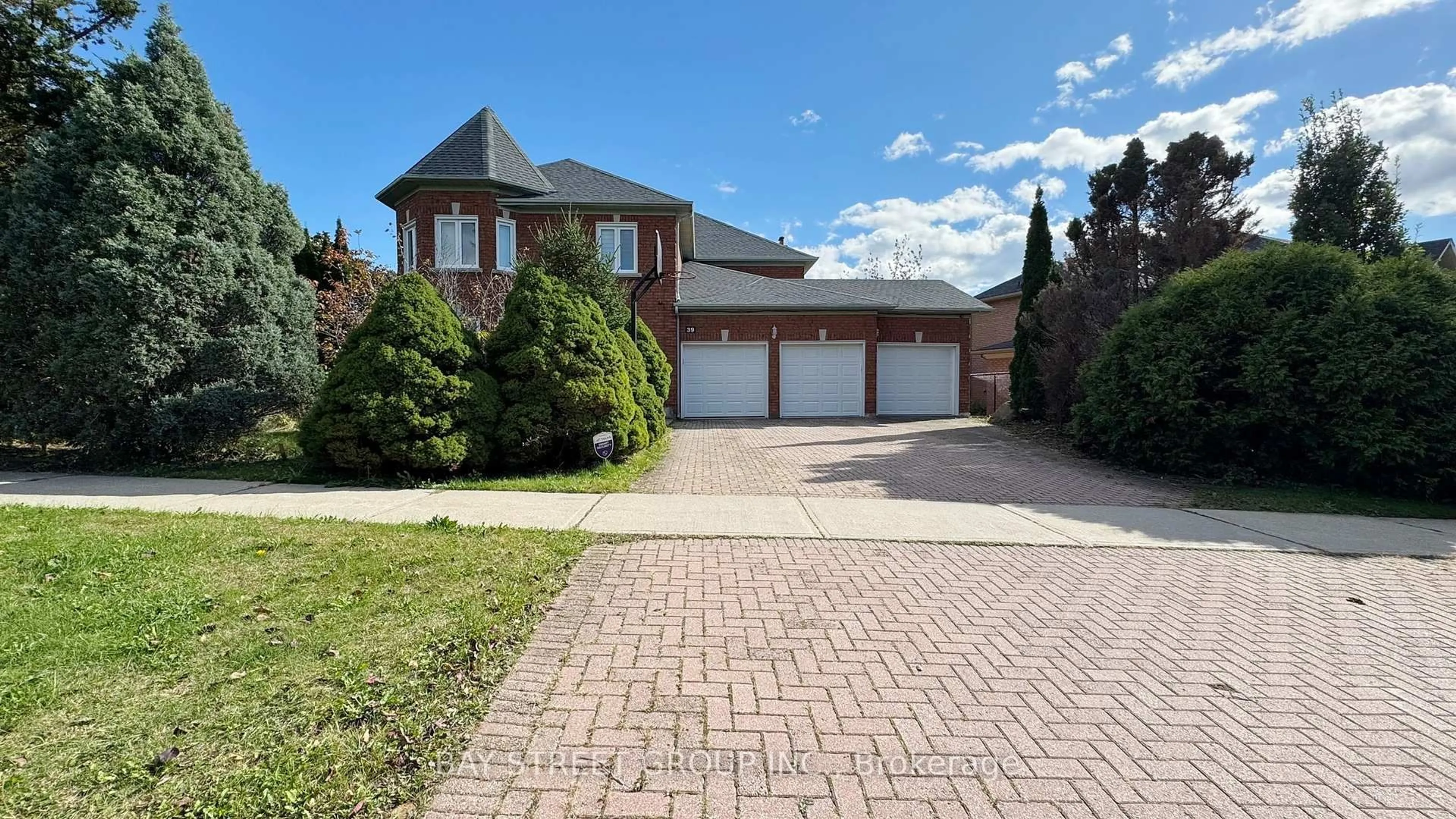 Home with brick exterior material, street for 39 Alexandra Wood, Richmond Hill Ontario L4B 2L1