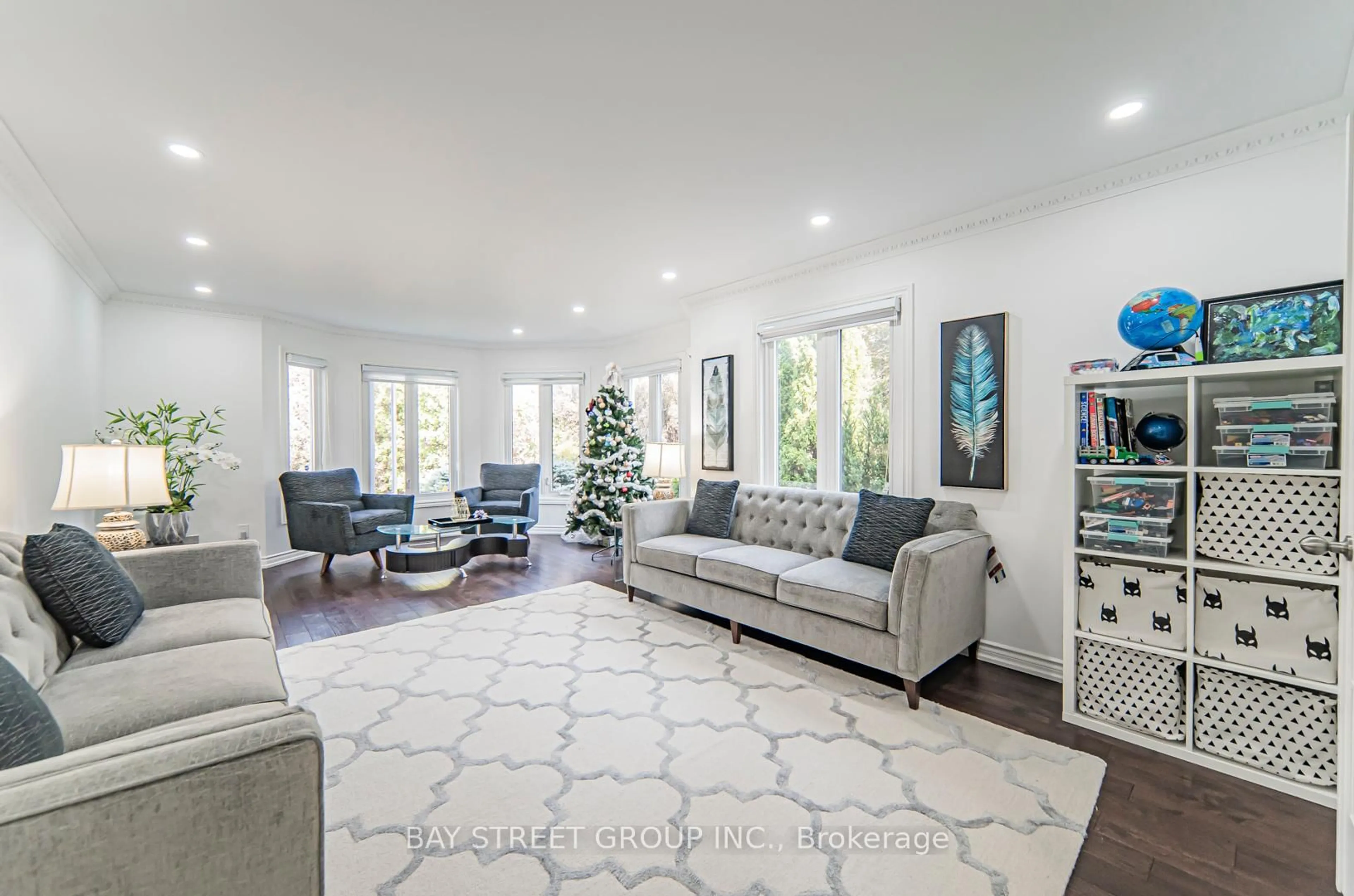 Living room with furniture, unknown for 39 Alexandra Wood, Richmond Hill Ontario L4B 2L1
