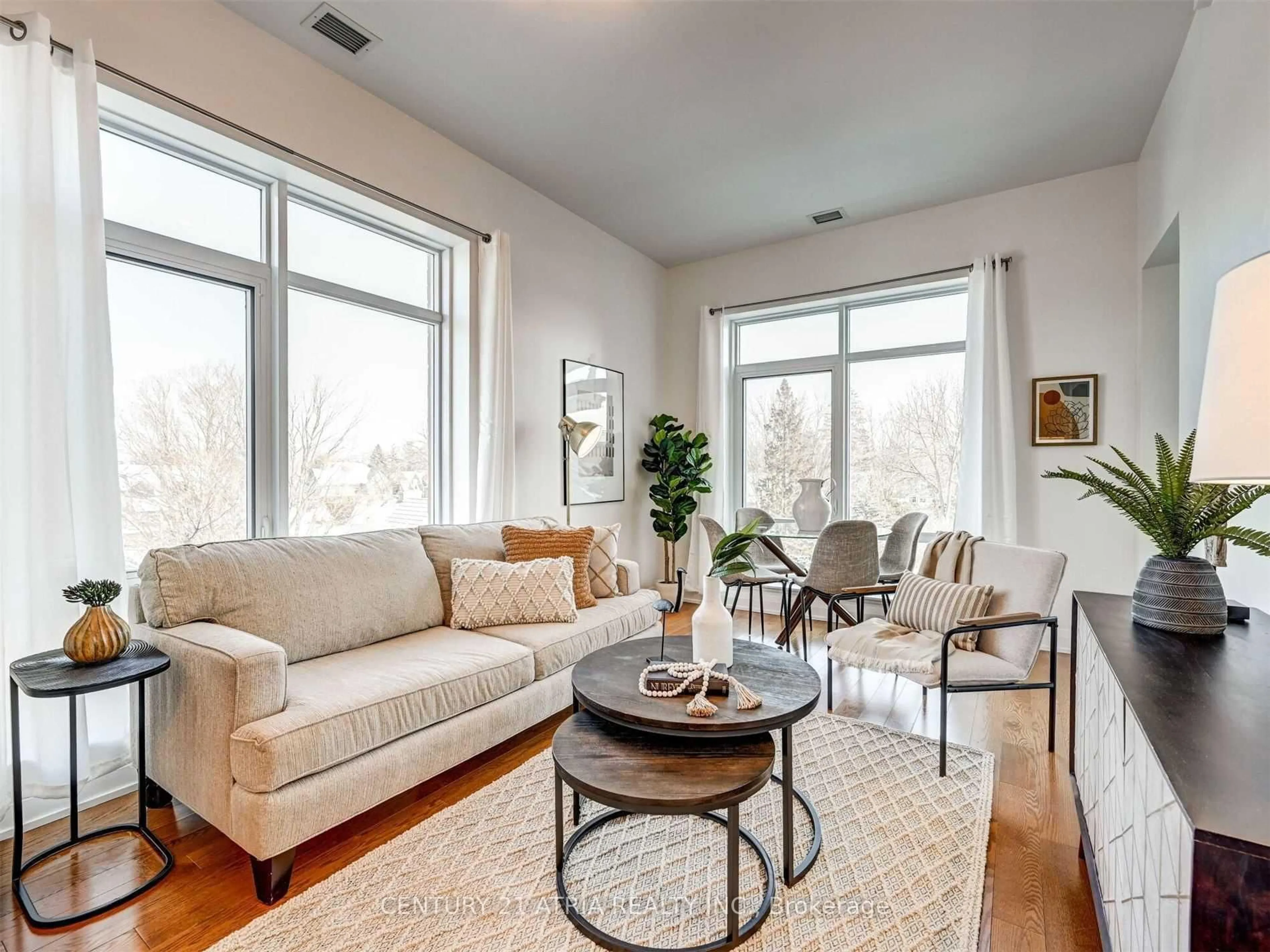 Living room with furniture, unknown for 15277 Yonge St #404A, Aurora Ontario L4G 1Y3