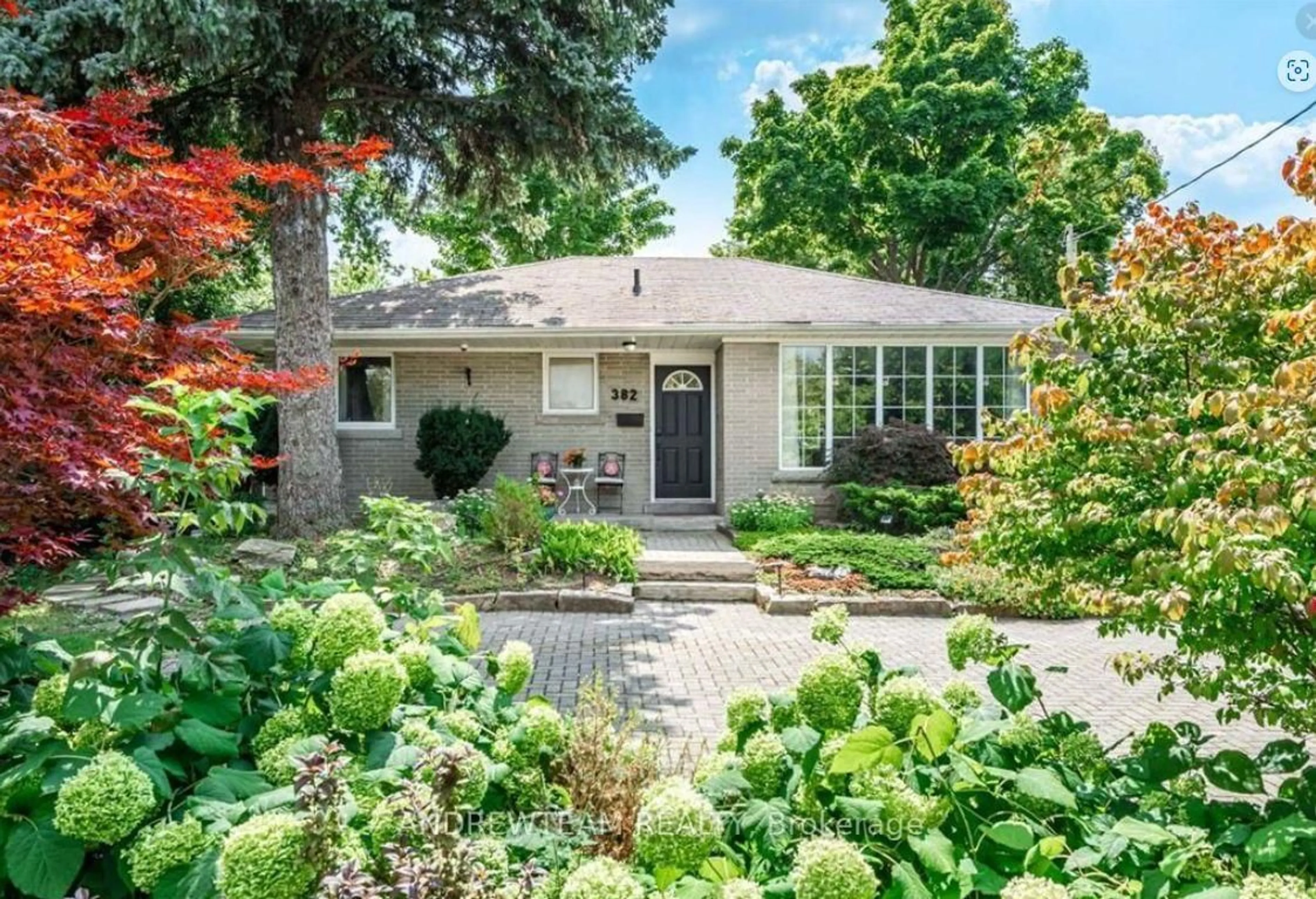 Home with brick exterior material, street for 382 Lynett Cres, Richmond Hill Ontario L4C 2V5