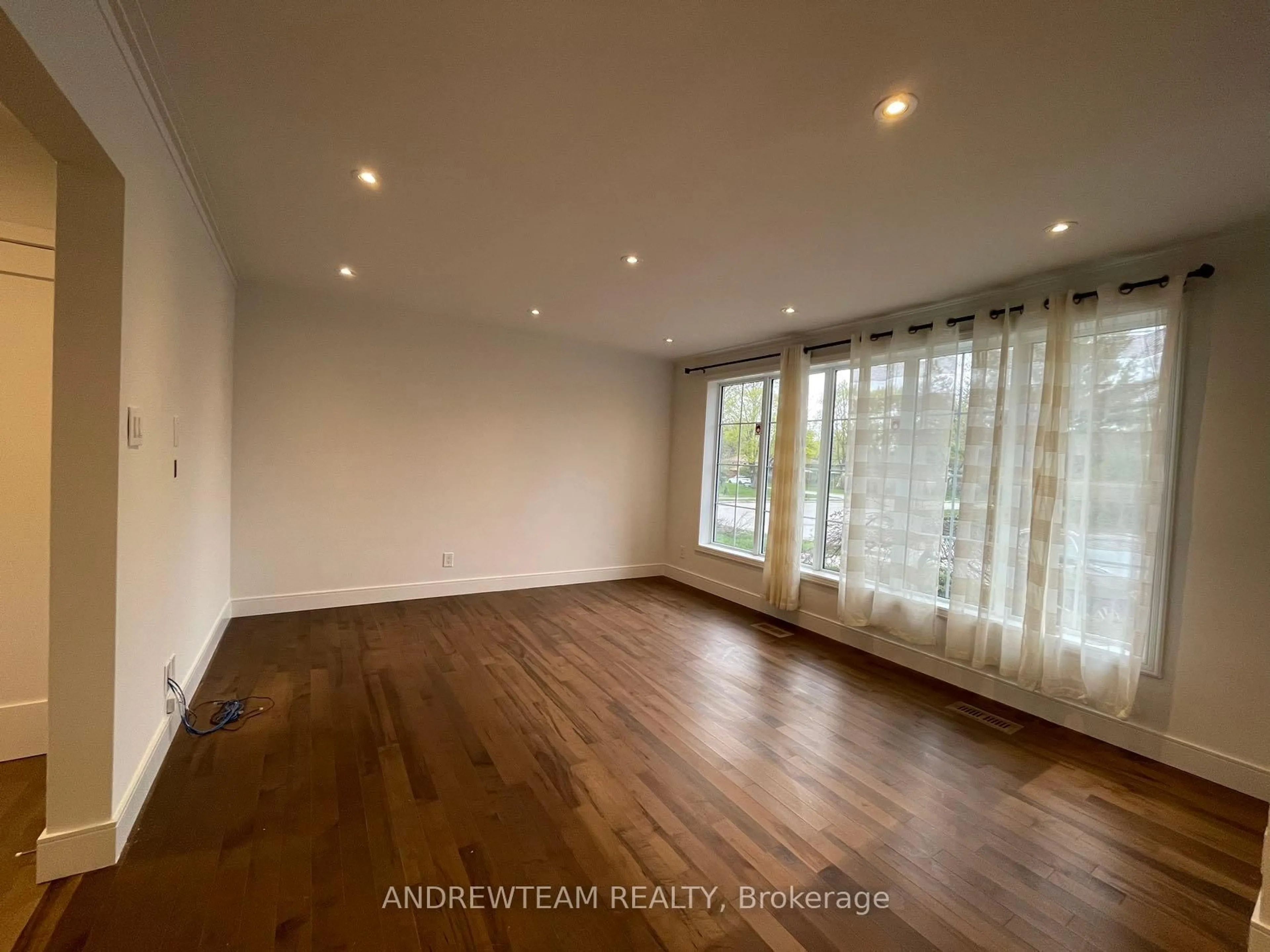 A pic of a room for 382 Lynett Cres, Richmond Hill Ontario L4C 2V5