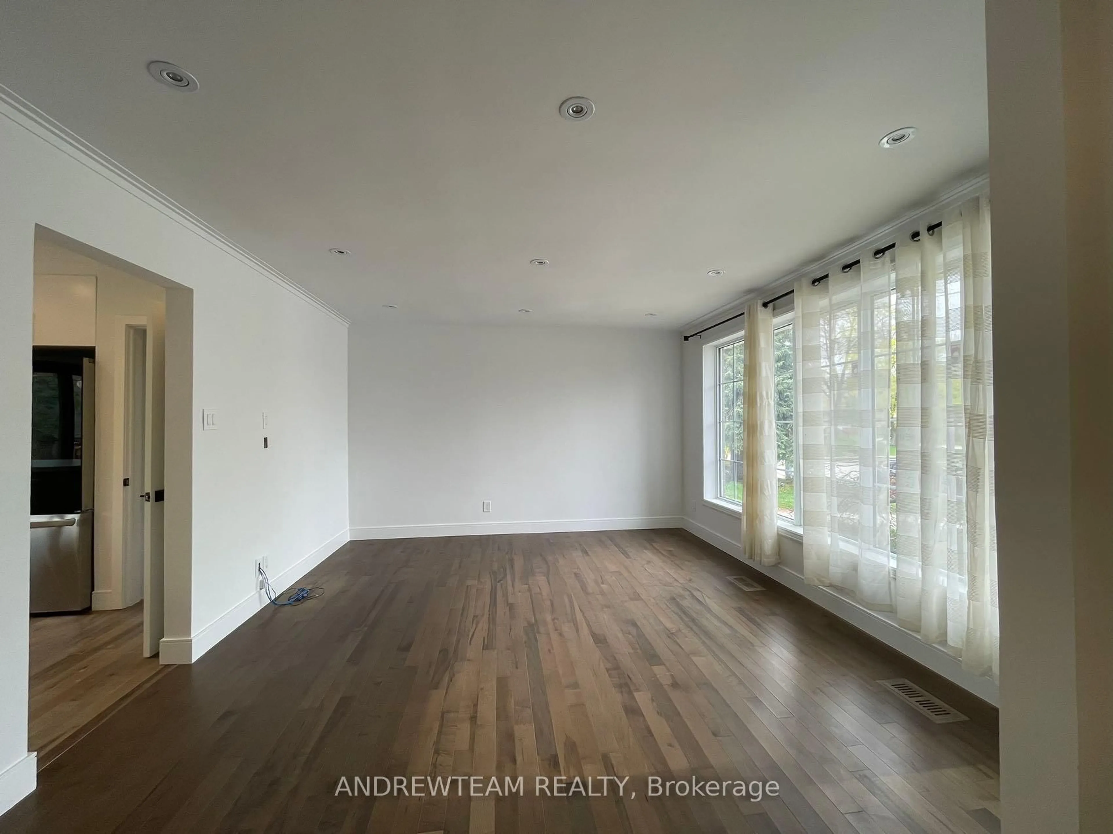 A pic of a room for 382 Lynett Cres, Richmond Hill Ontario L4C 2V5