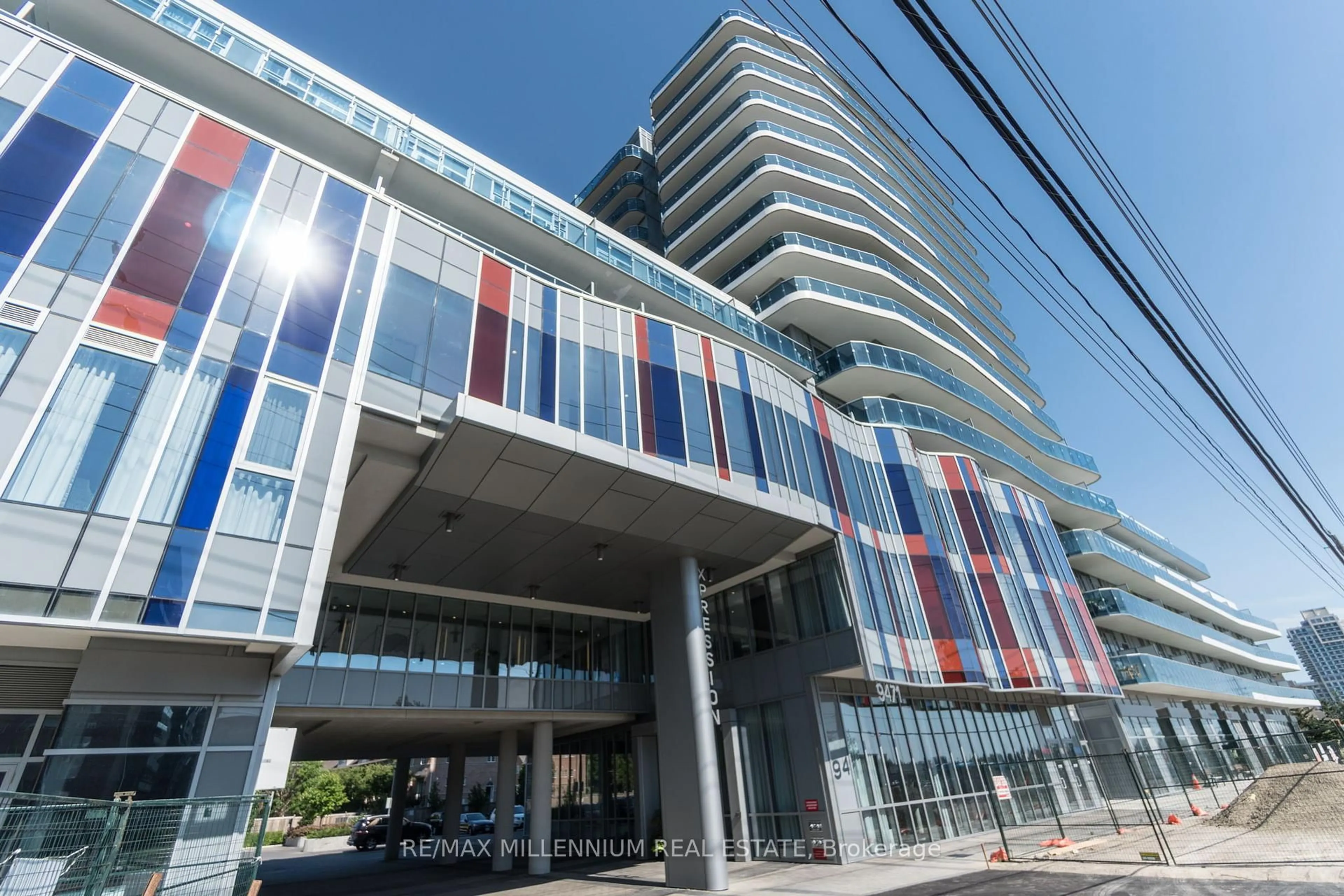 Indoor foyer for 9471 Yonge St #907, Richmond Hill Ontario L4C 1V1