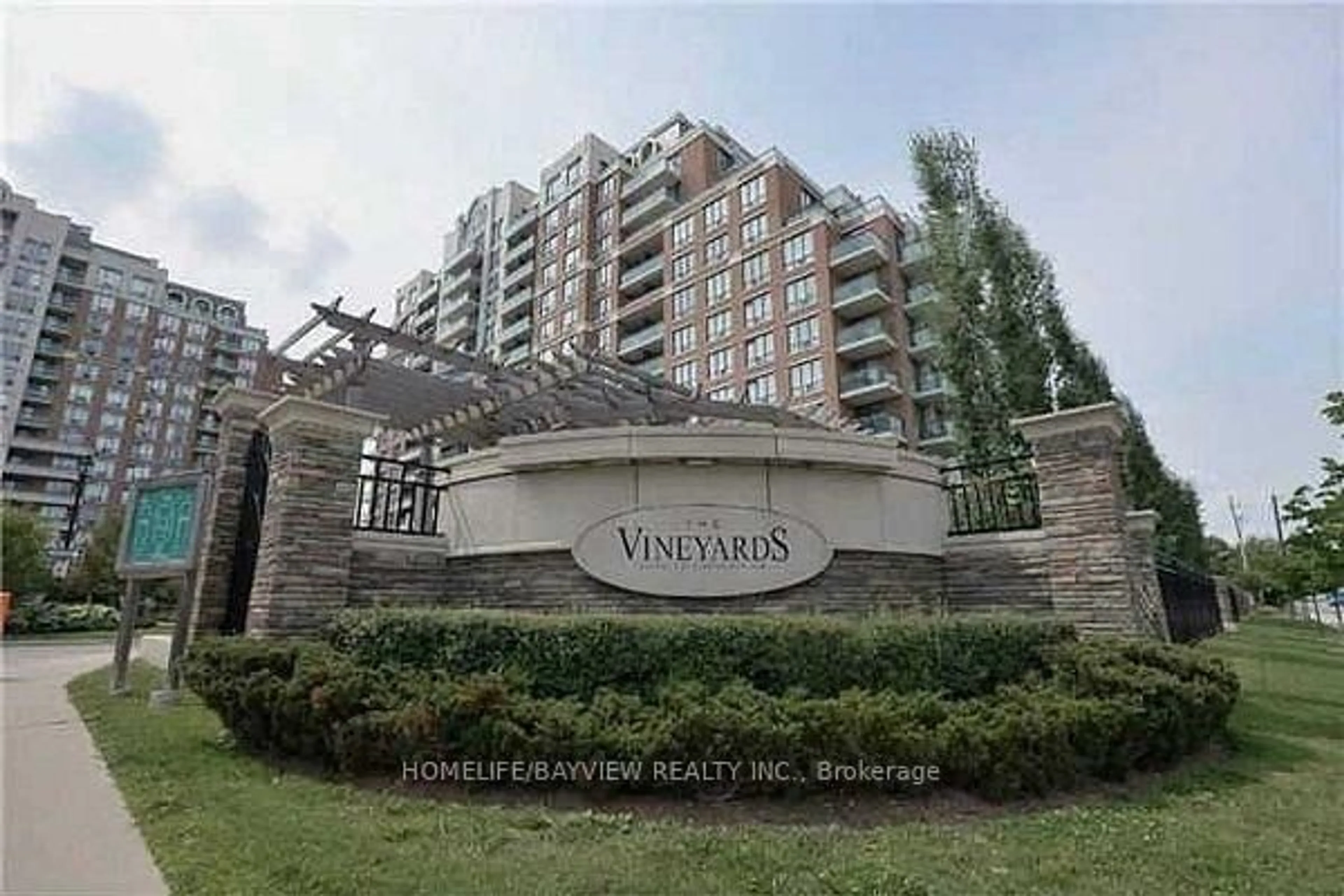 Indoor foyer for 350 Red Maple Rd #804, Richmond Hill Ontario L4C 0T5