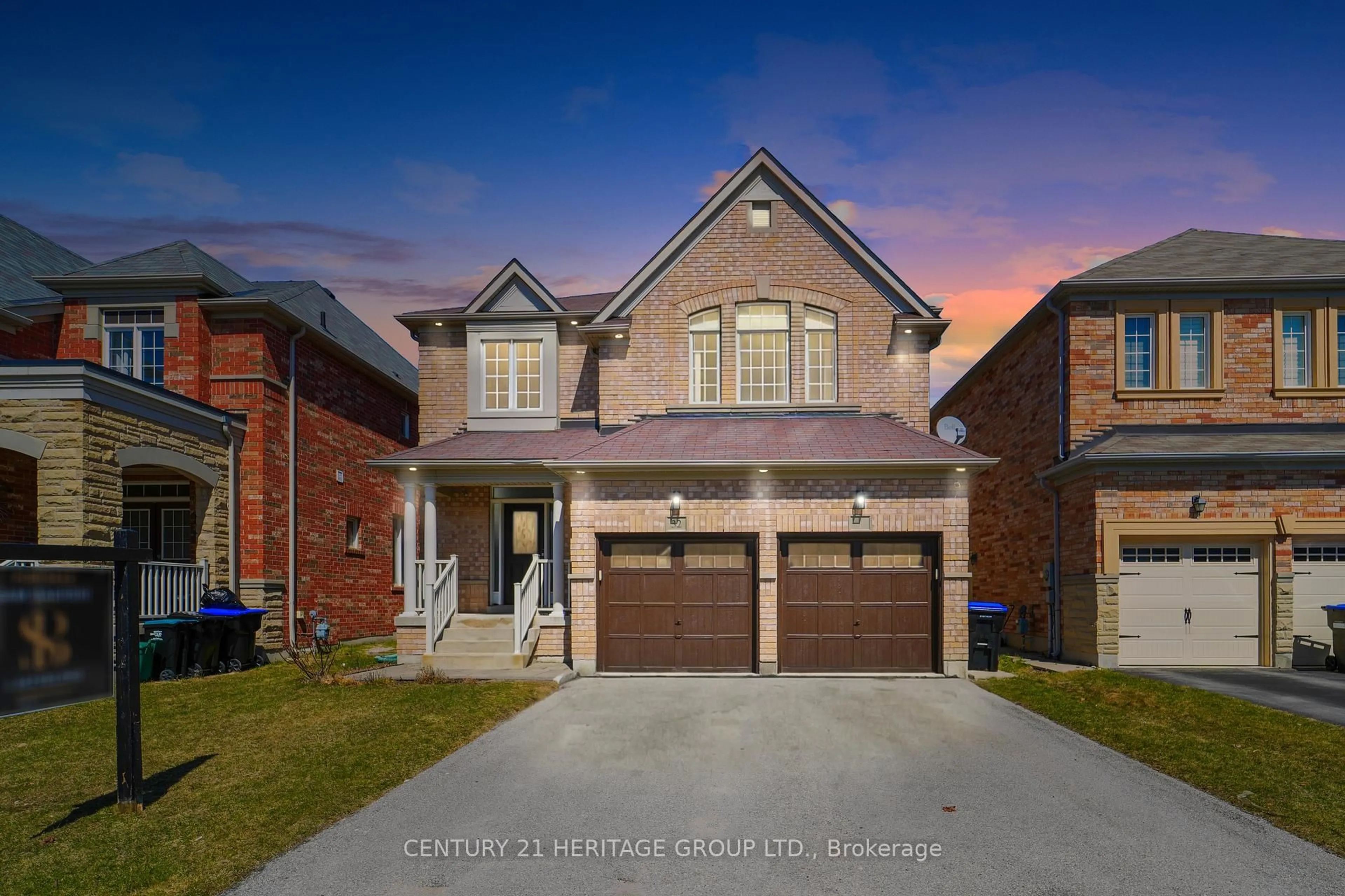 Home with brick exterior material, street for 32 Amberwing Landing, Bradford West Gwillimbury Ontario L3Z 0H9