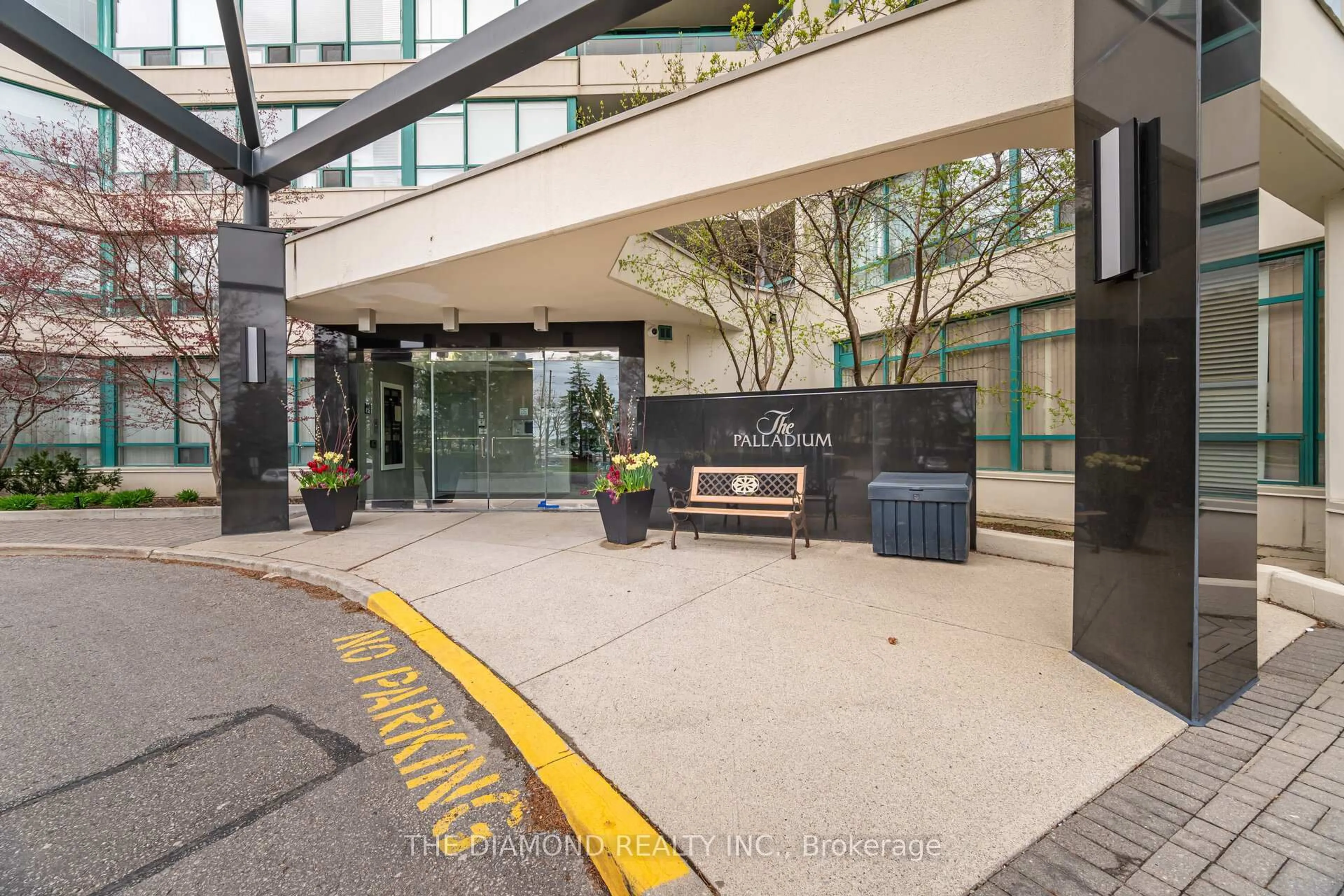 Indoor foyer for 7250 Yonge St #610, Vaughan Ontario L4J 7X1