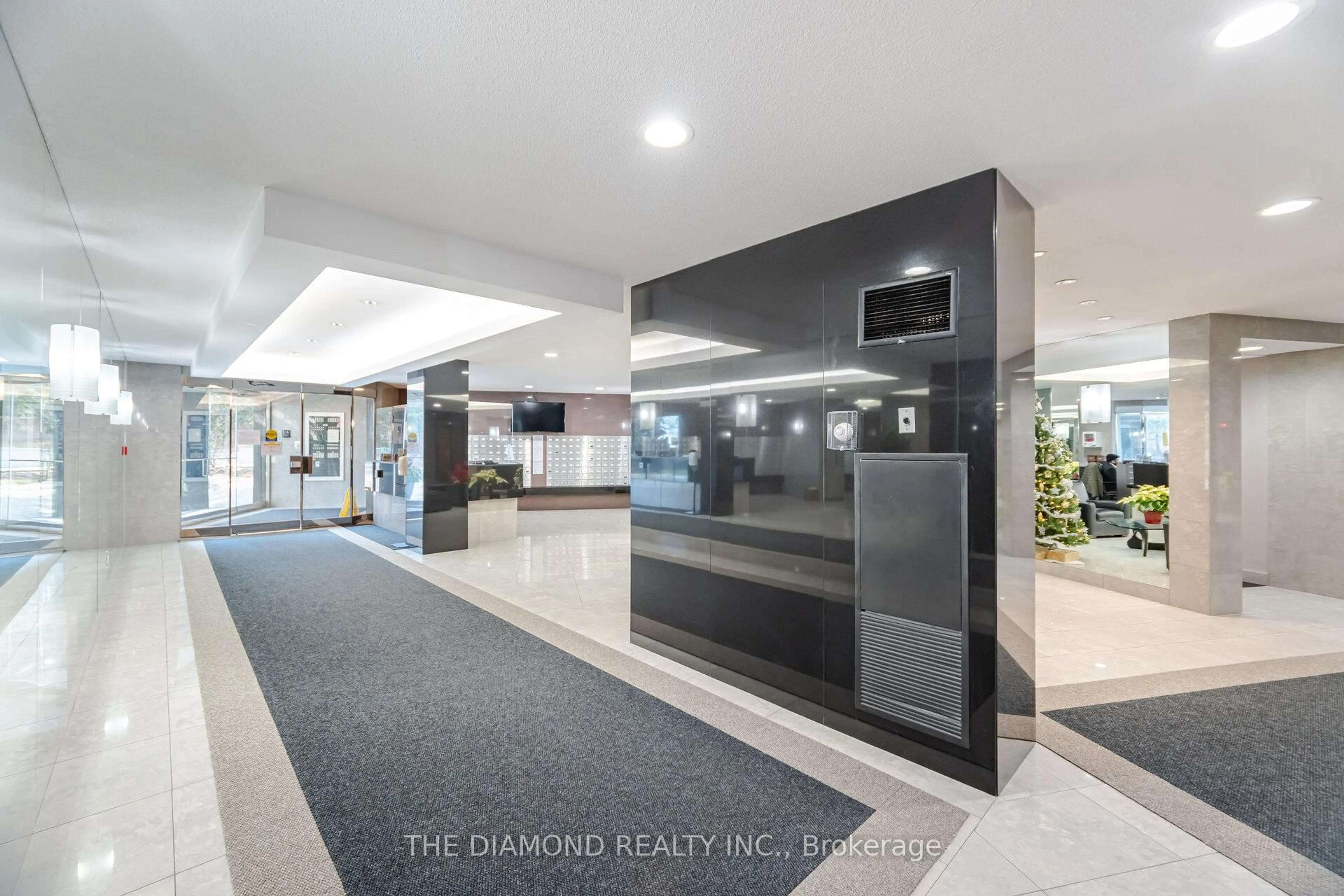 Lobby for 7250 Yonge St #610, Vaughan Ontario L4J 7X1