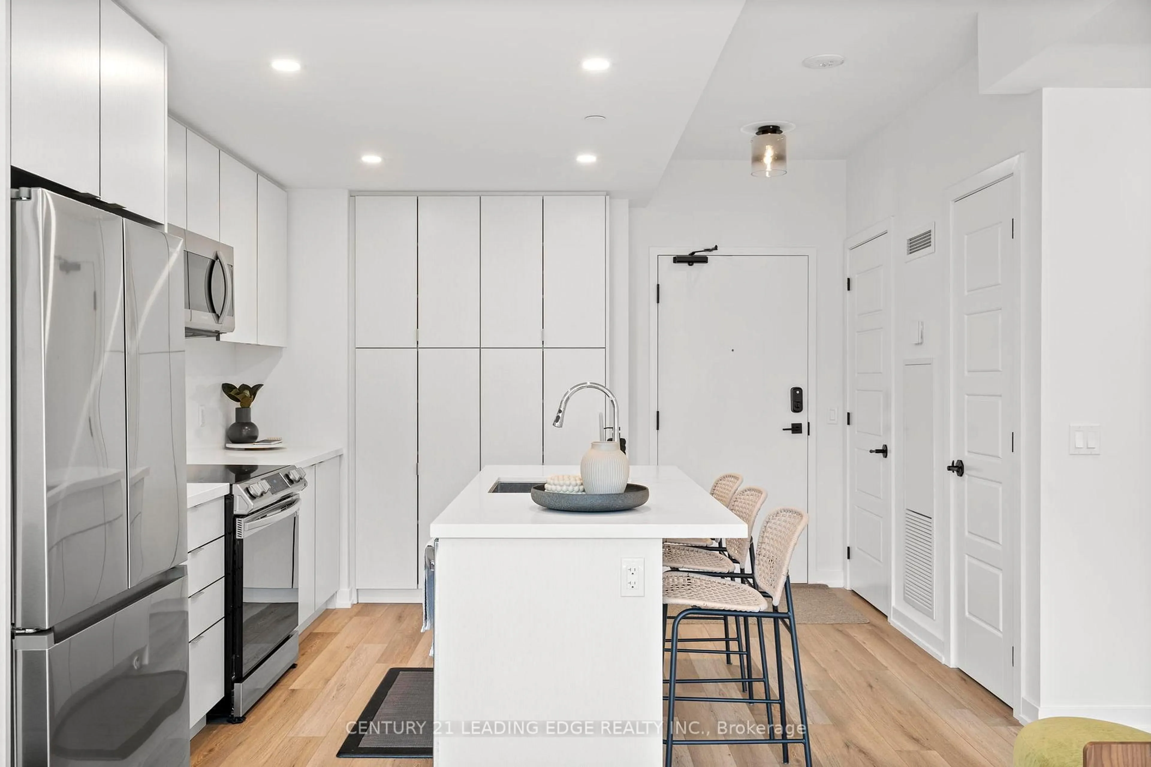 Open concept kitchen, ceramic/tile floor for 415 Sea Ray Ave #239, Innisfil Ontario L9S 0R5