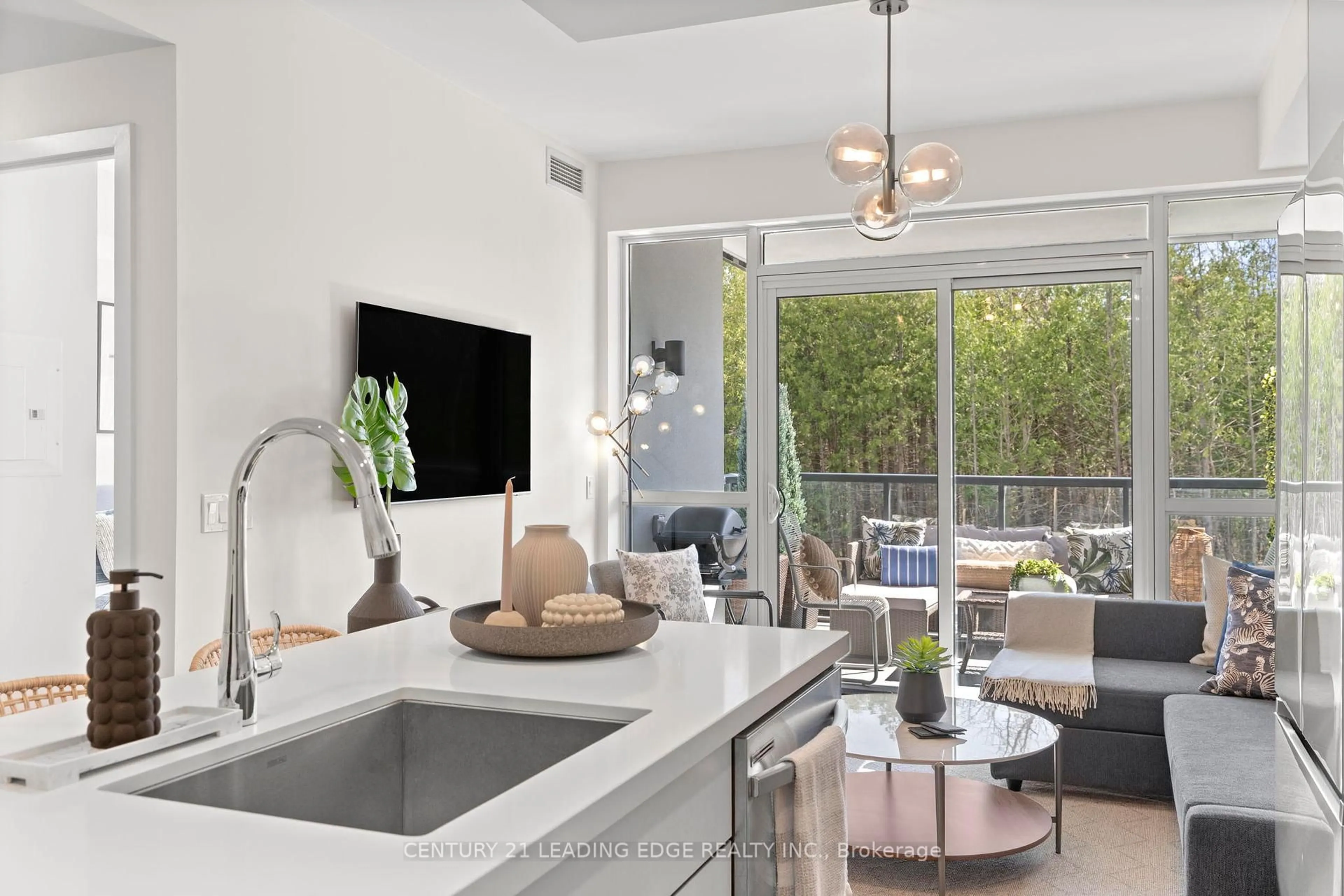 Open concept kitchen, ceramic/tile floor for 415 Sea Ray Ave #239, Innisfil Ontario L9S 0R5
