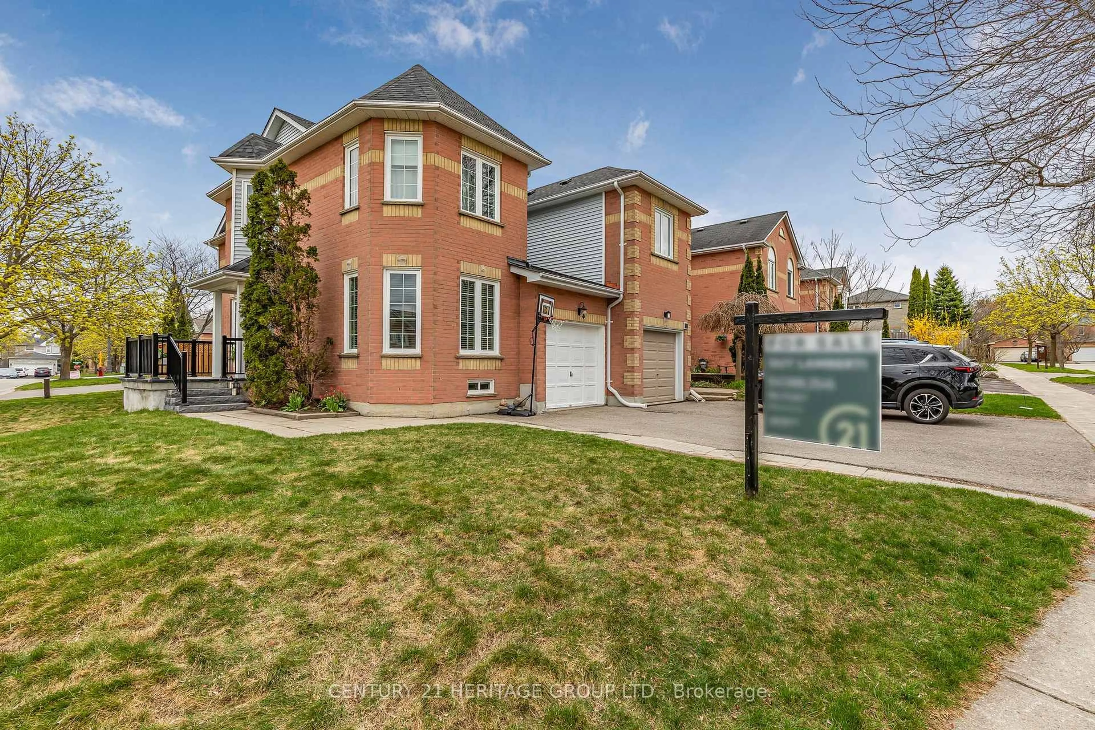 Home with brick exterior material, street for 46 Covent Cres, Aurora Ontario L4G 6T3