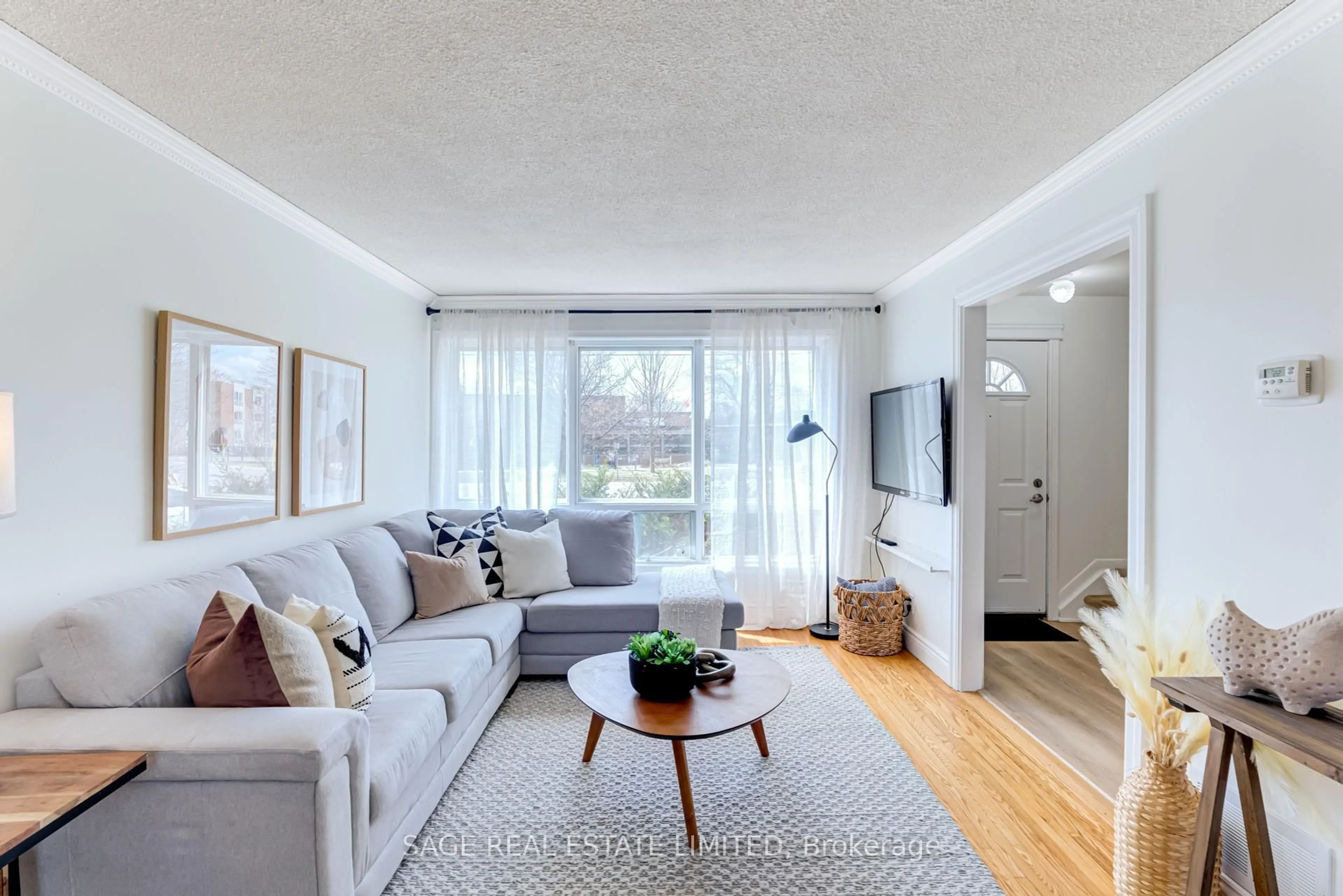 Living room with furniture, unknown for 128 Murray Dr, Aurora Ontario L4G 2C5