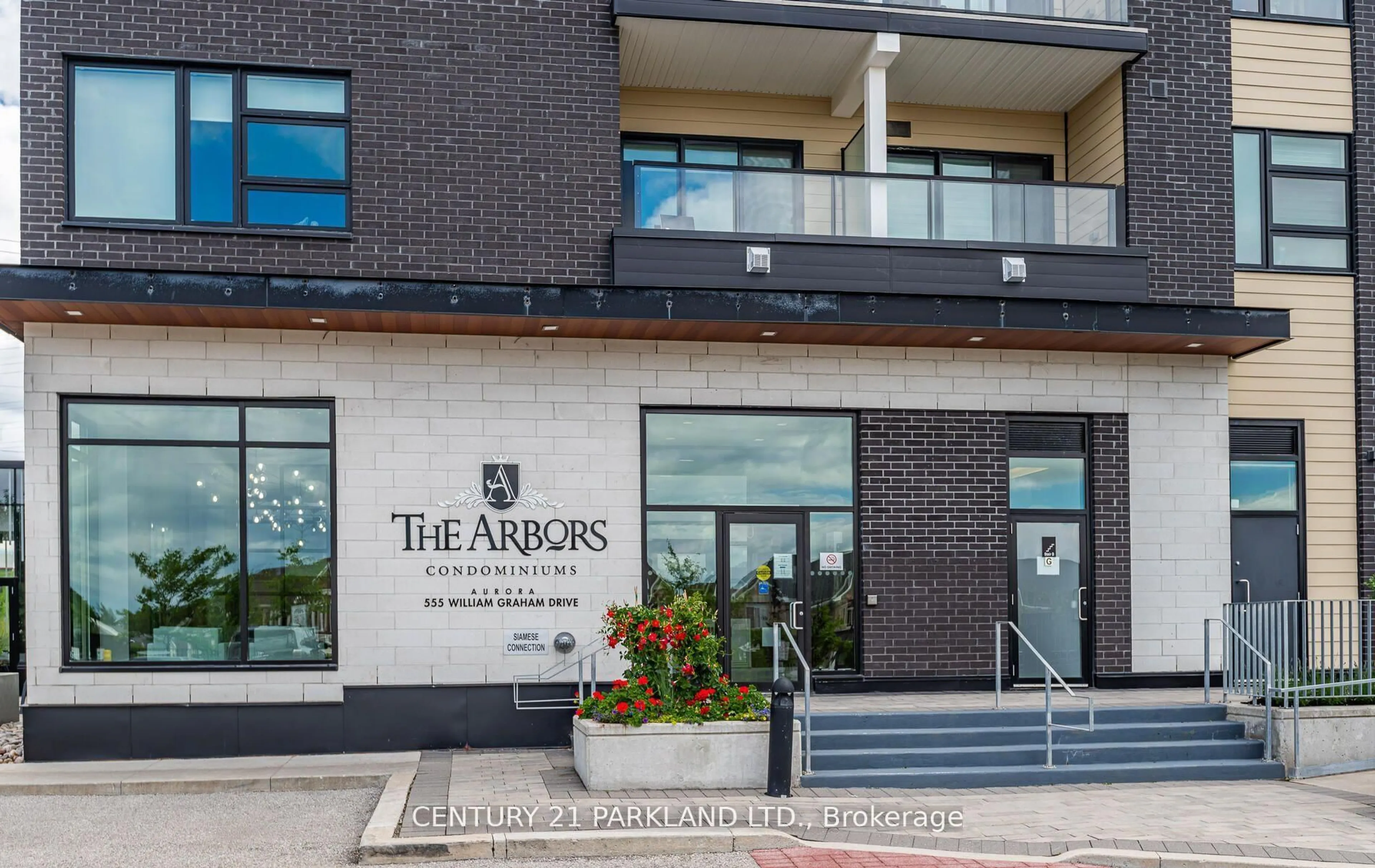 Indoor foyer for 555 WILLIAM GRAHAM Dr #438, Aurora Ontario L4G 3H9
