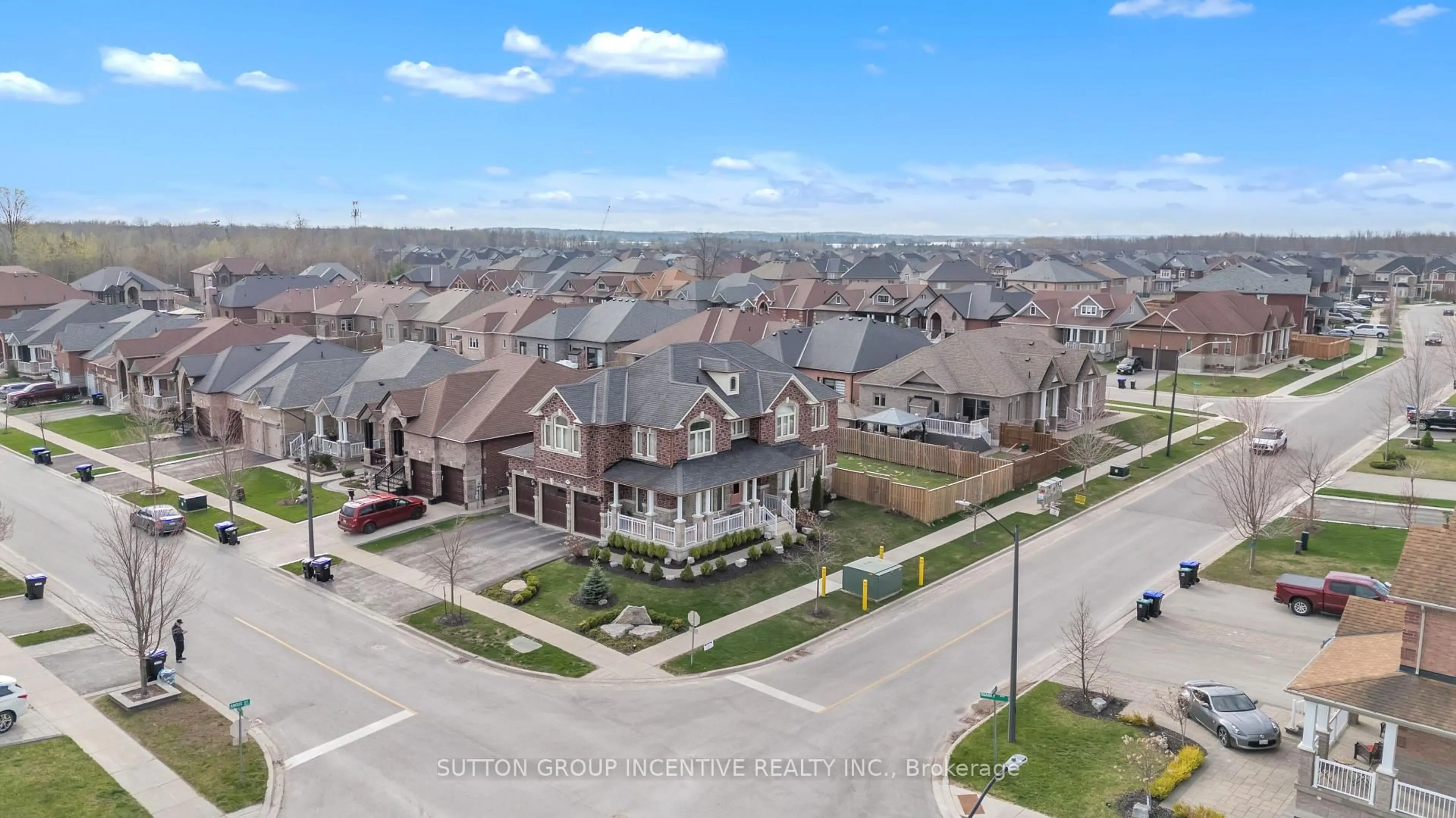 A pic from outside/outdoor area/front of a property/back of a property/a pic from drone, street for 1101 Quarry Dr, Innisfil Ontario L9S 4X4