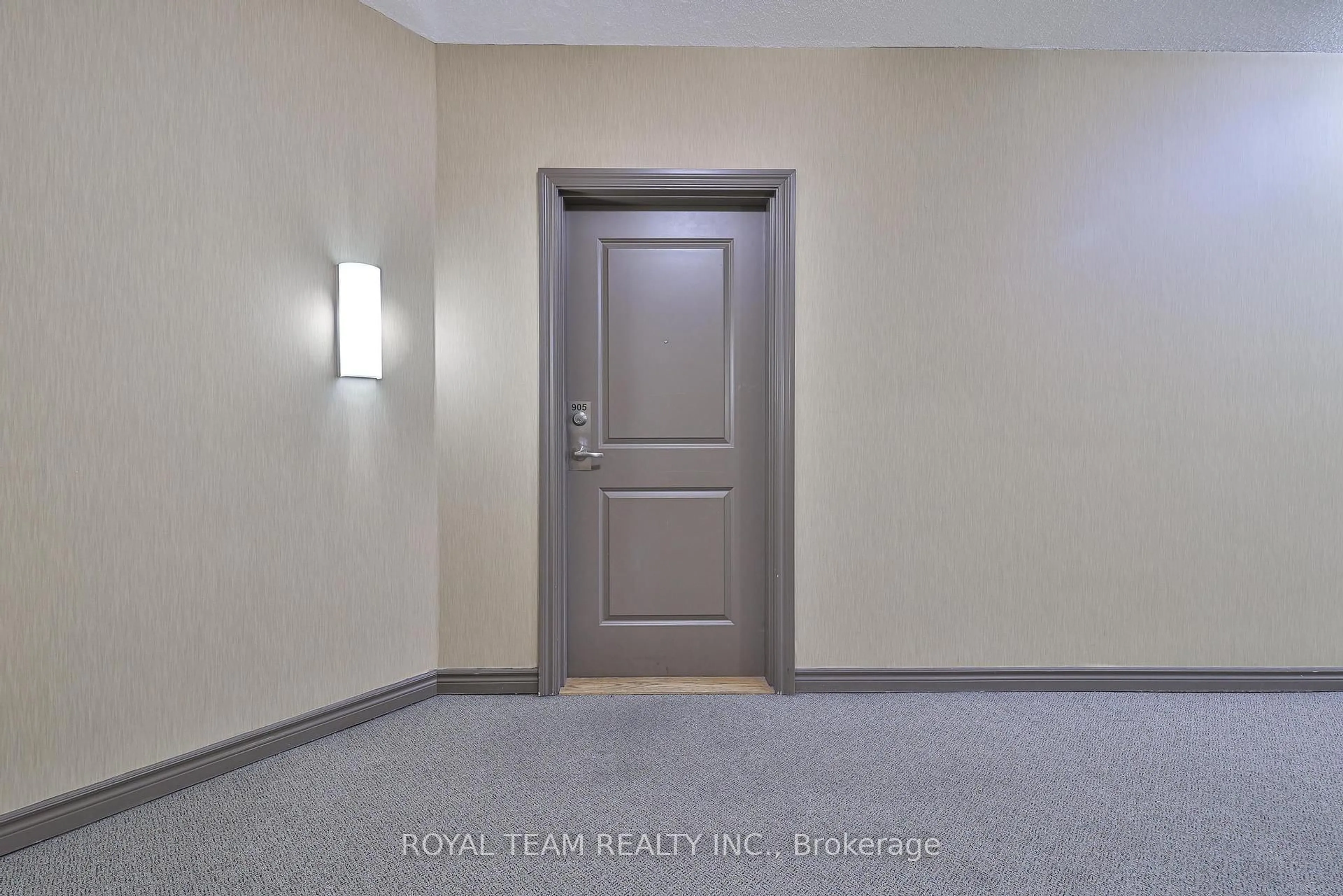 Indoor entryway for 7730 Kipling Ave #905, Vaughan Ontario L4L 1Y9