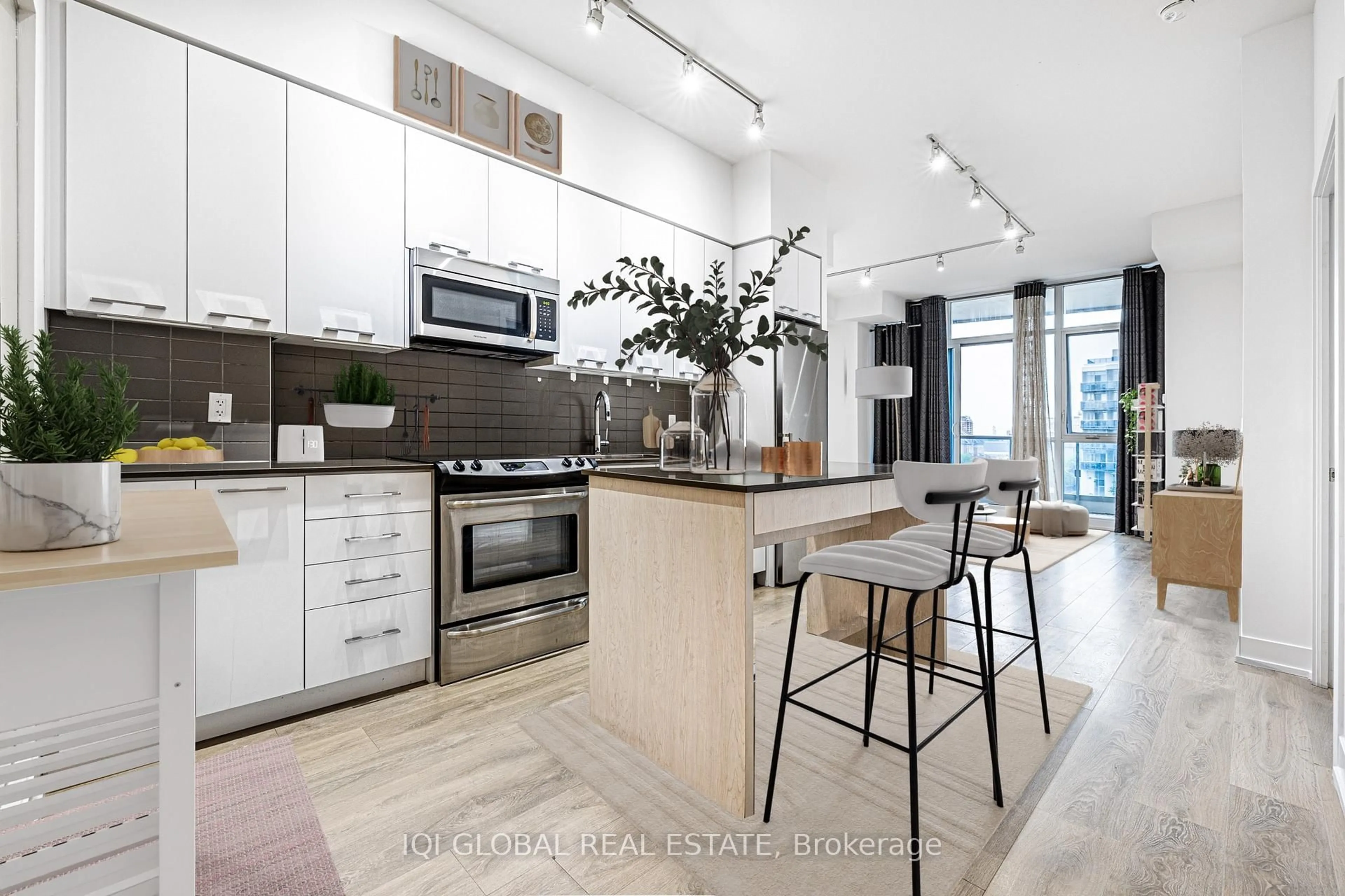 Open concept kitchen, unknown for 9471 Yonge St #301, Richmond Hill Ontario L4C 1V4